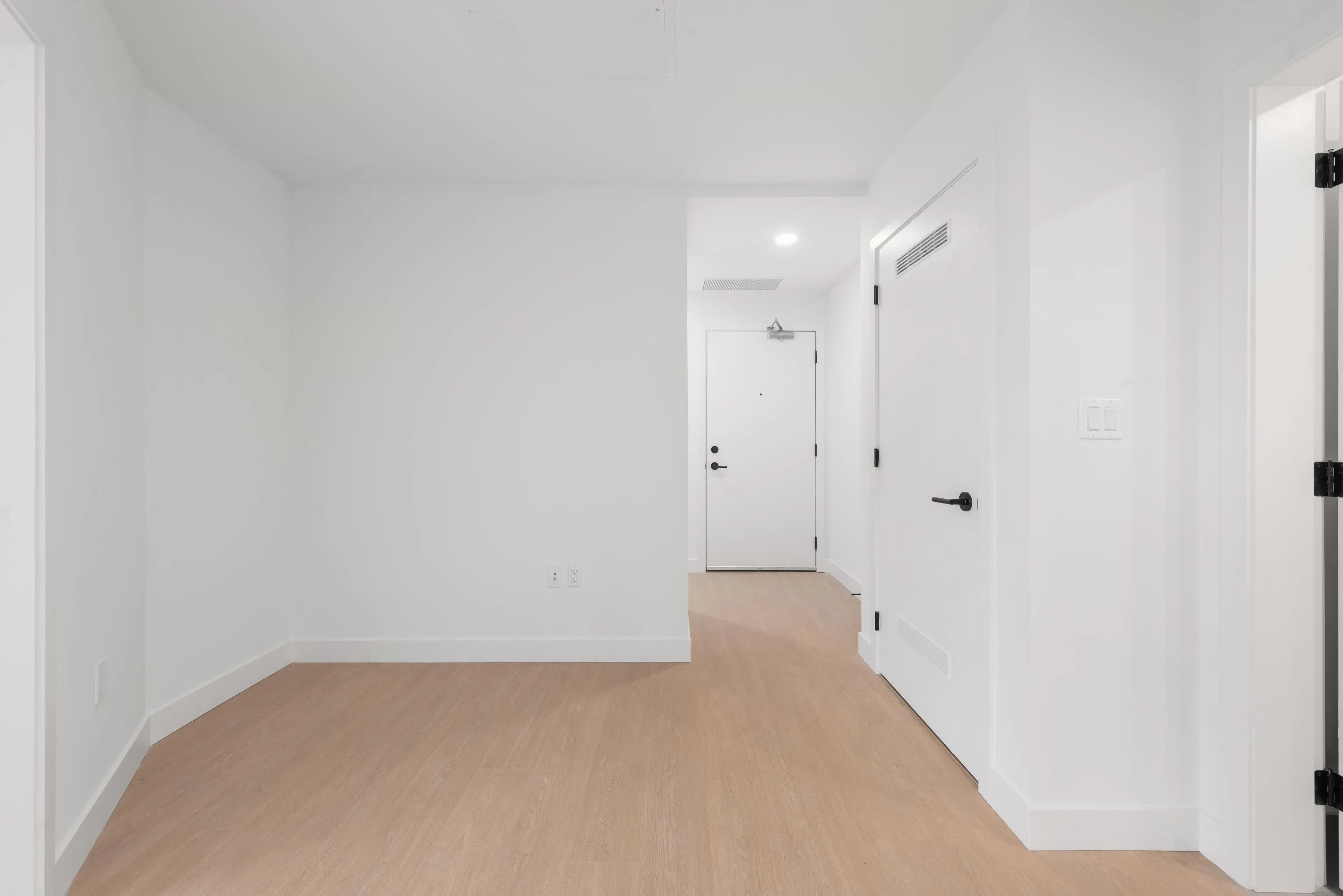 361 422 E 3rd Street