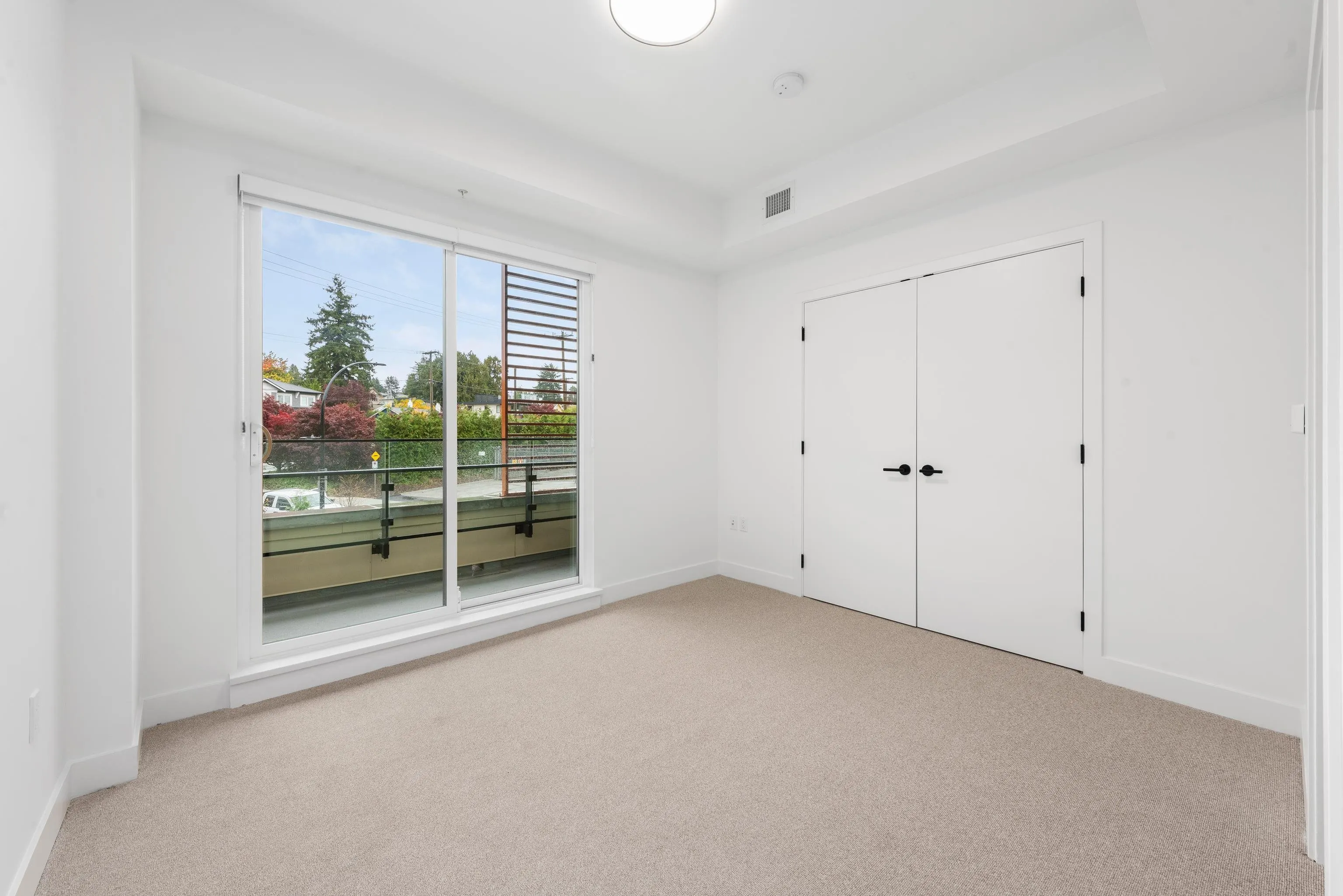 361 422 E 3rd Street