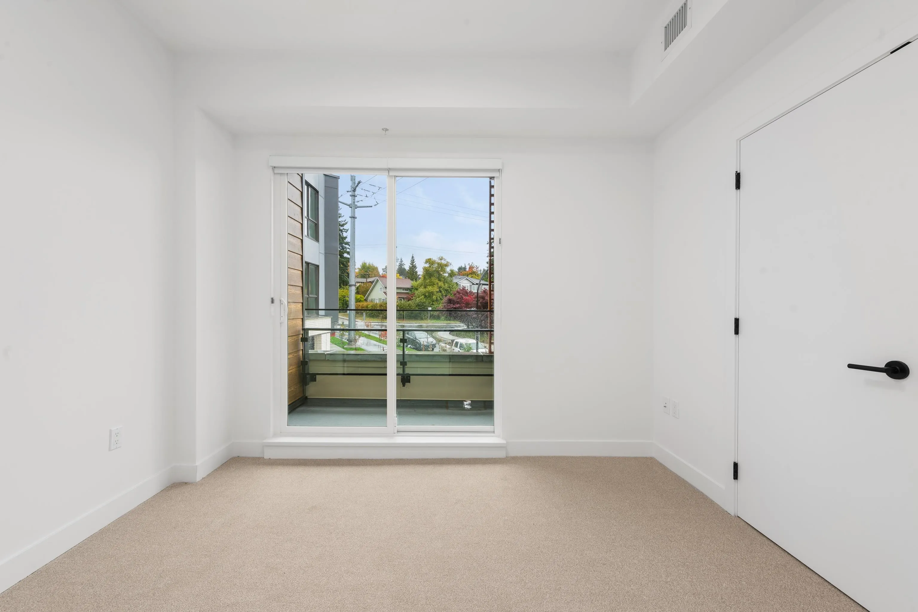 361 422 E 3rd Street