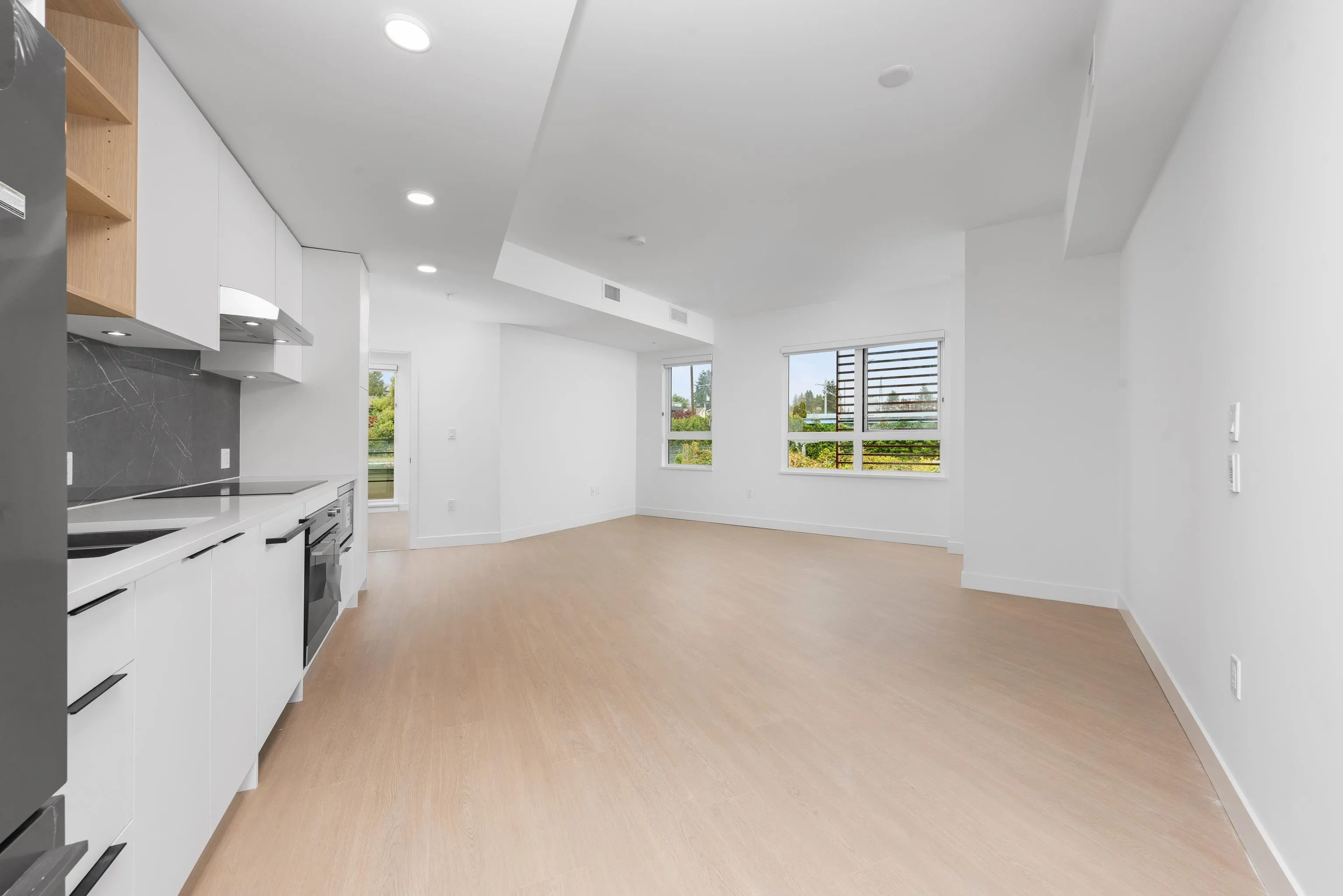 361 422 E 3rd Street