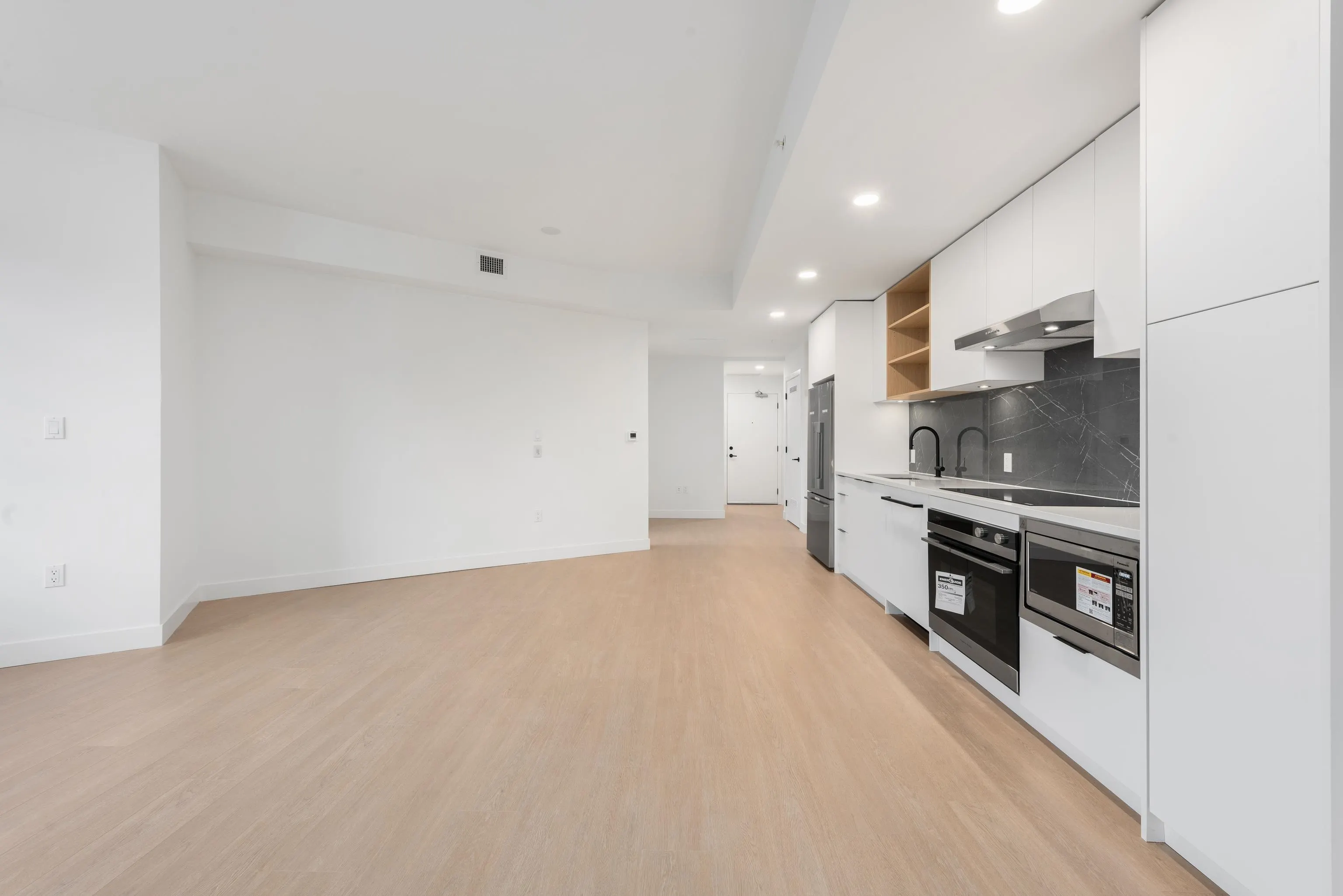 361 422 E 3rd Street