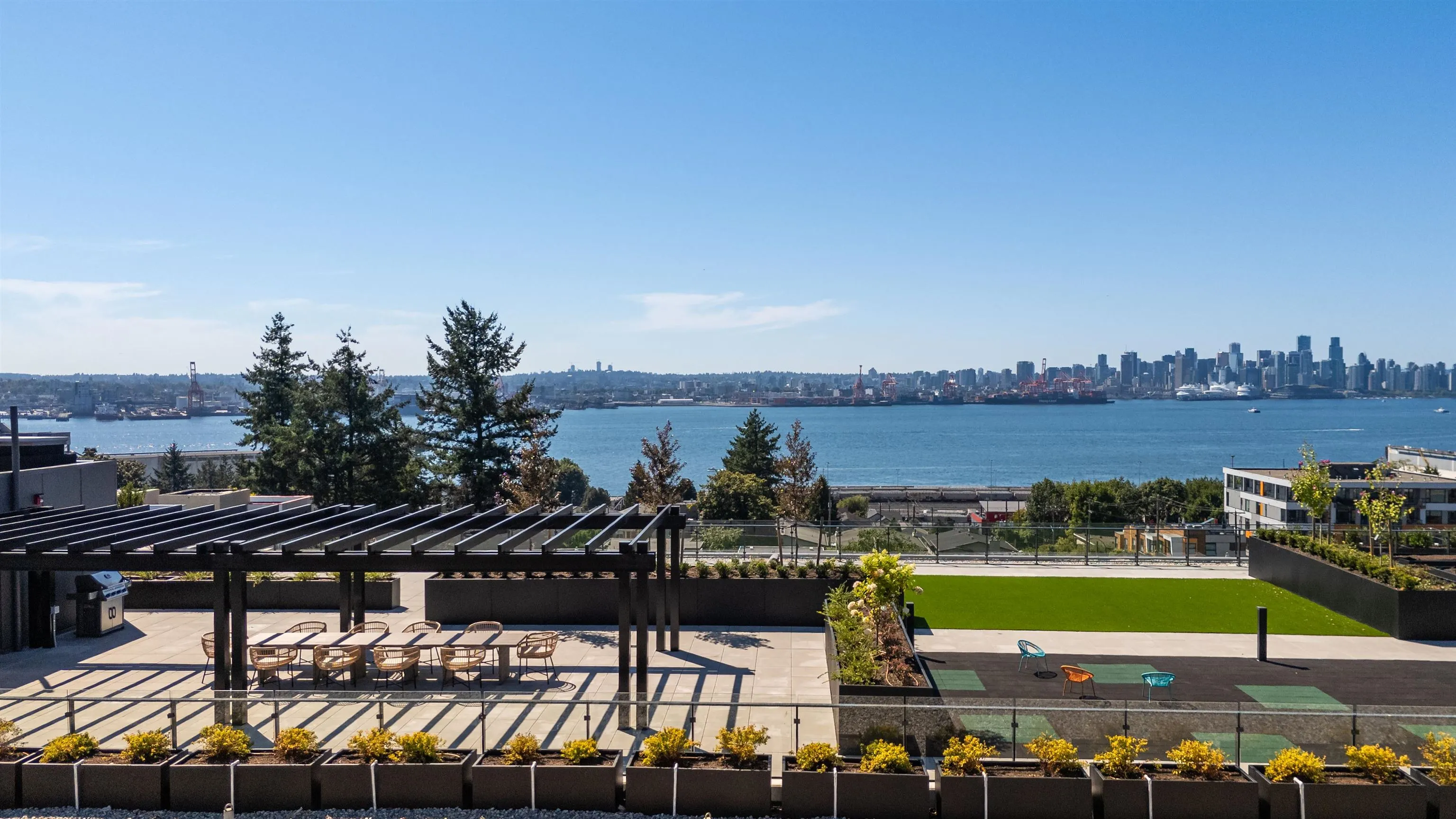 361 422 E 3rd Street