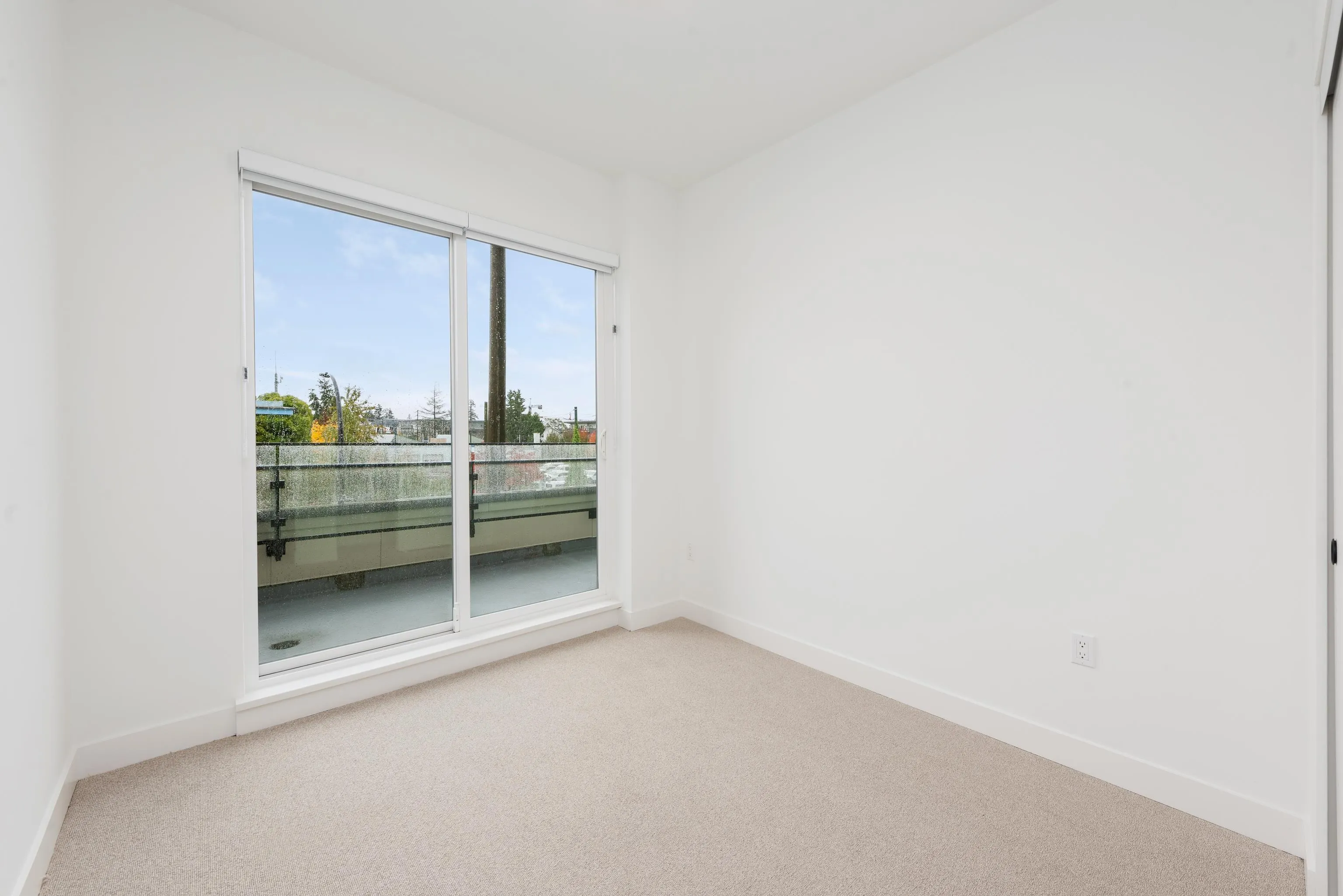 361 422 E 3rd Street