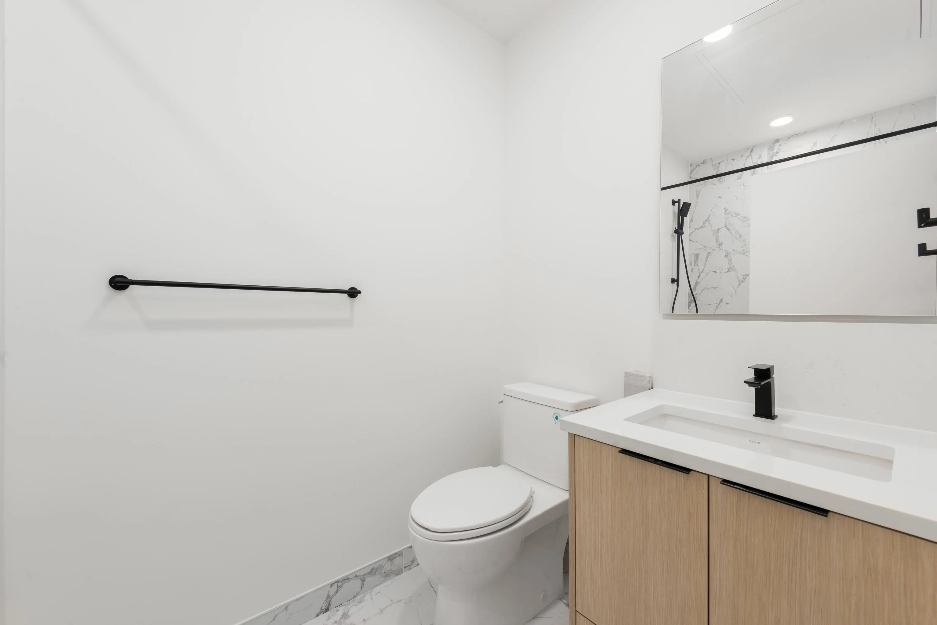 117 422 E 3rd Street