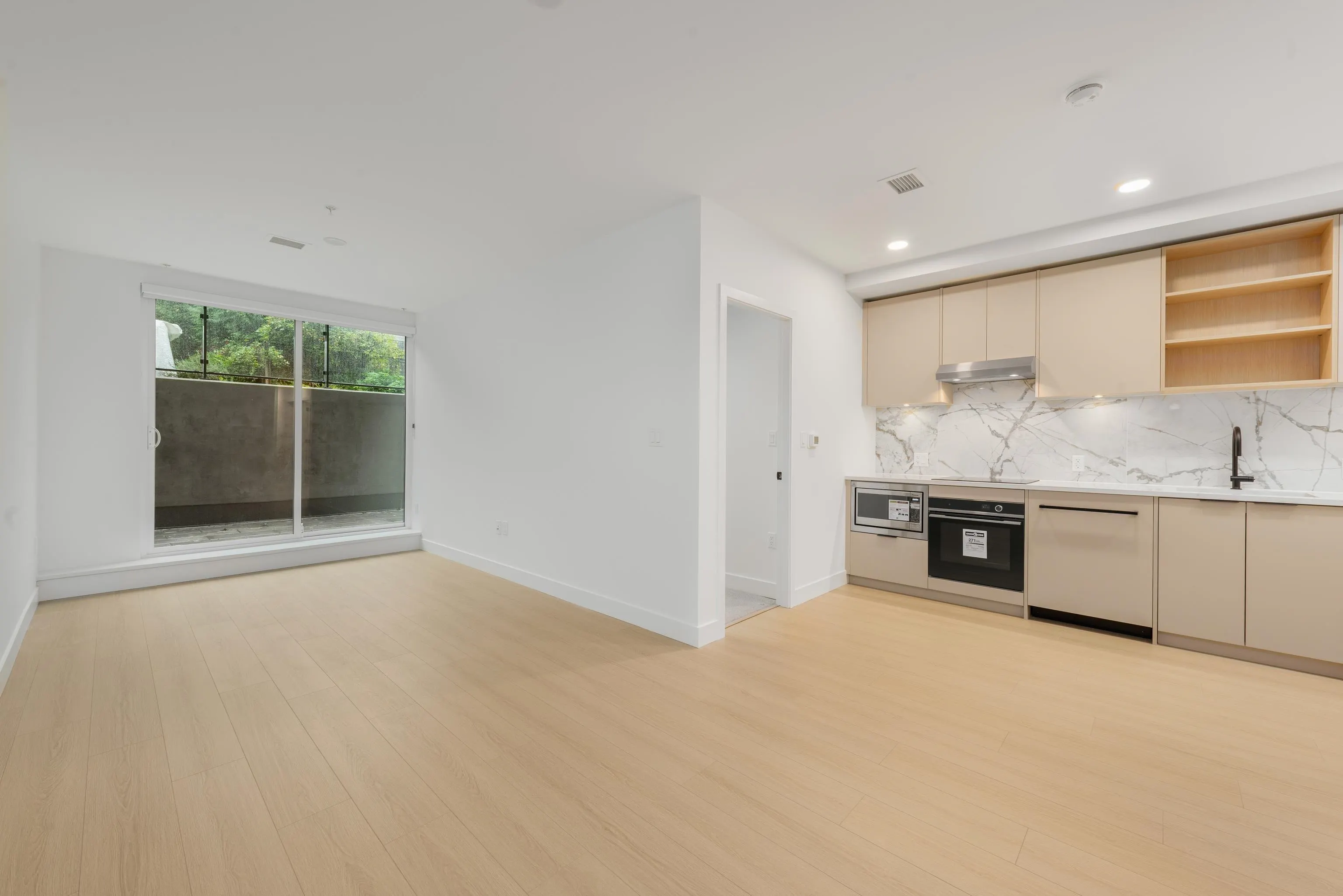 117 422 E 3rd Street