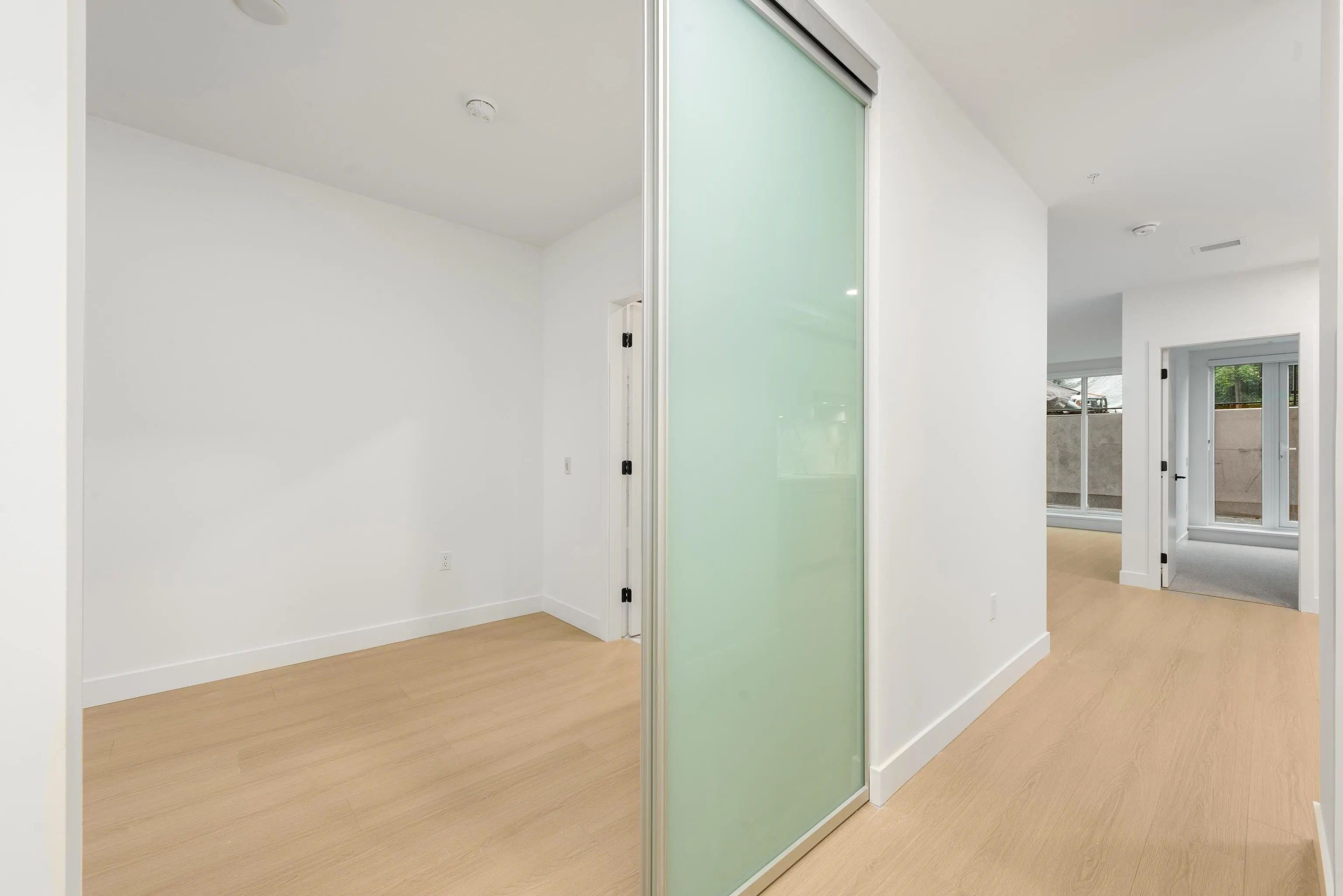 117 422 E 3rd Street