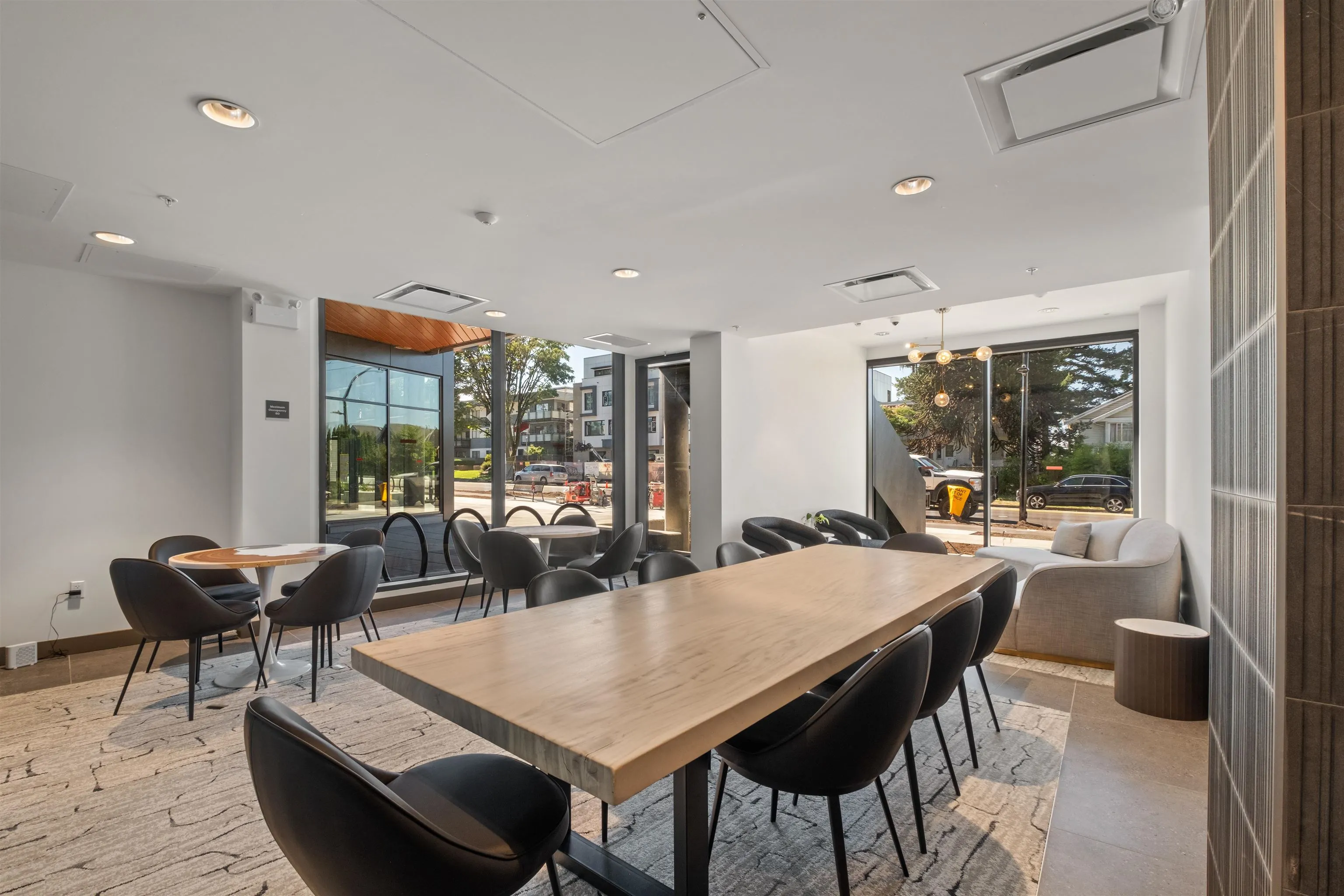 117 422 E 3rd Street