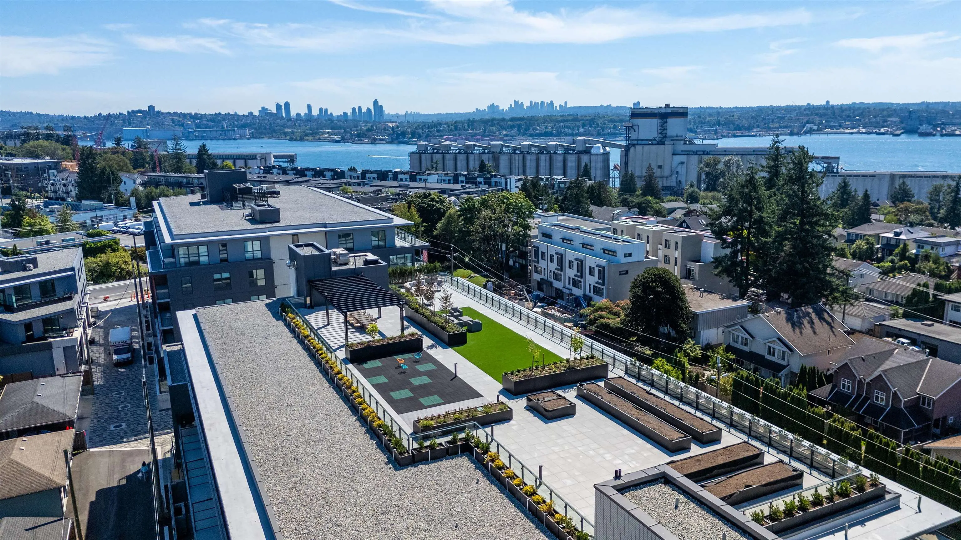 117 422 E 3rd Street