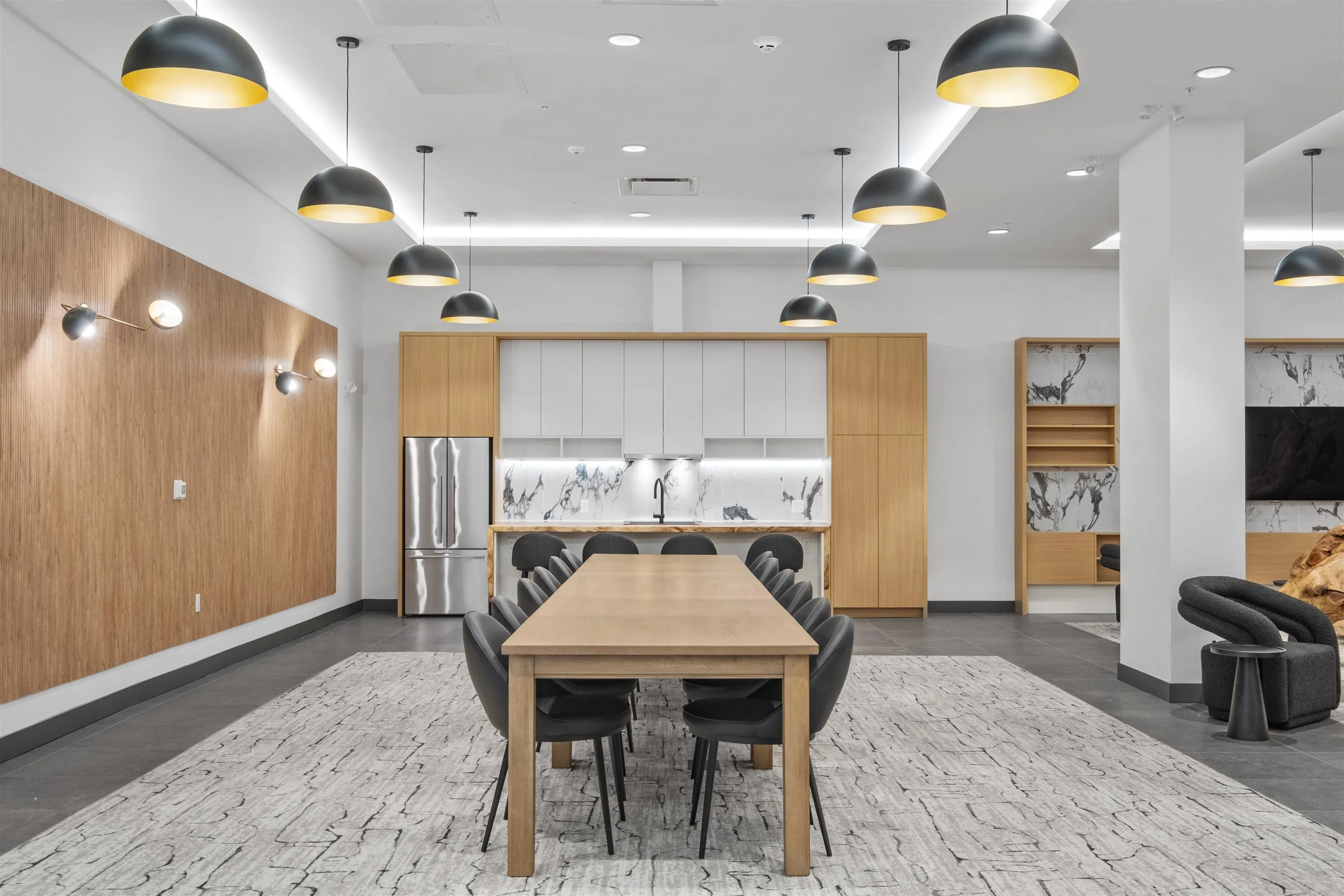 117 422 E 3rd Street