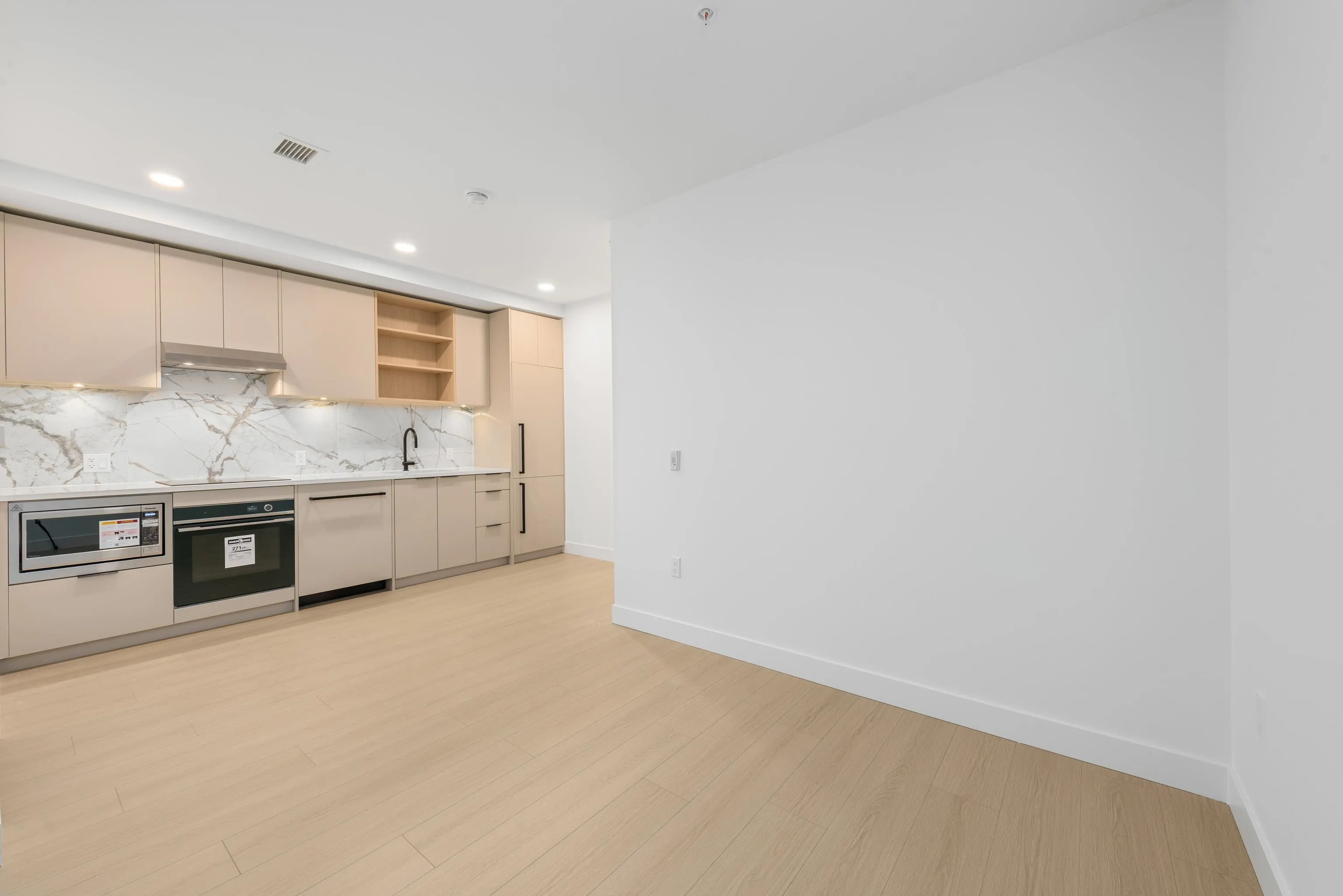 117 422 E 3rd Street