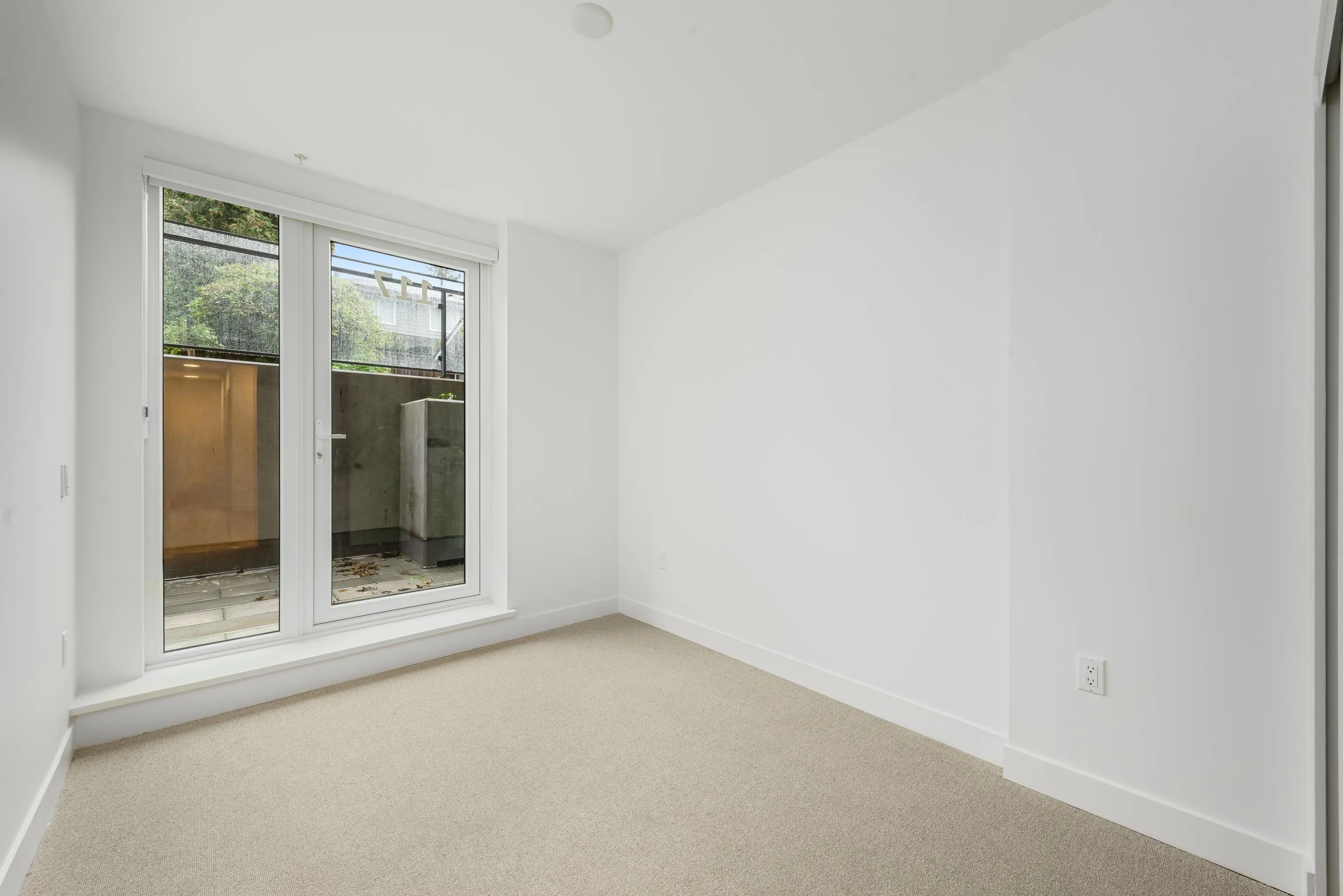 117 422 E 3rd Street