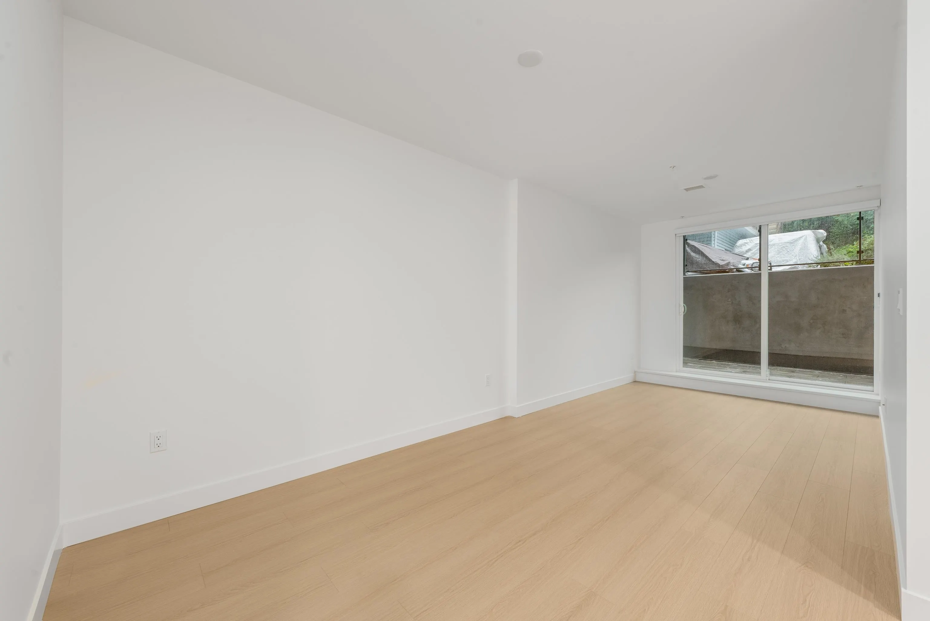 117 422 E 3rd Street