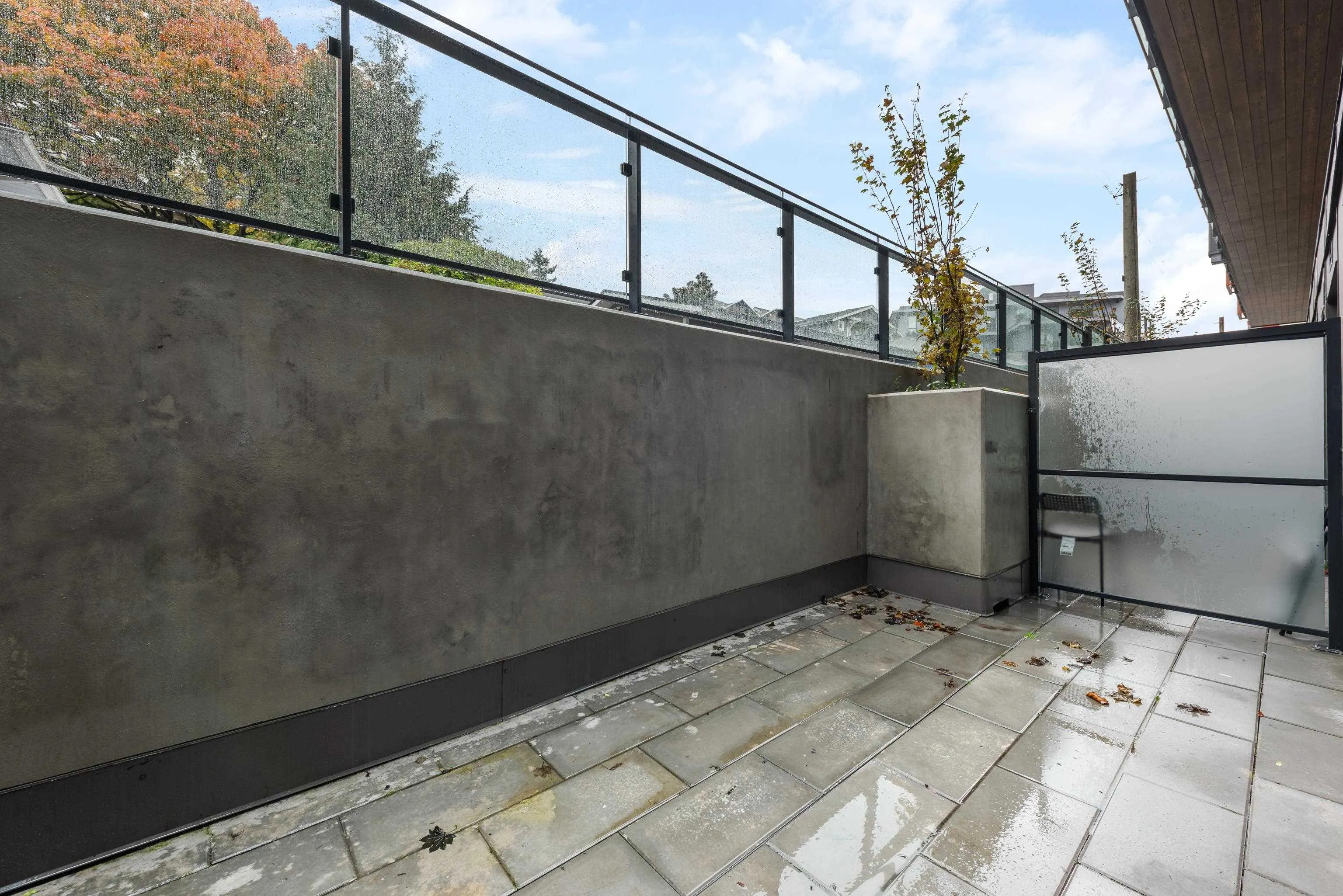 117 422 E 3rd Street