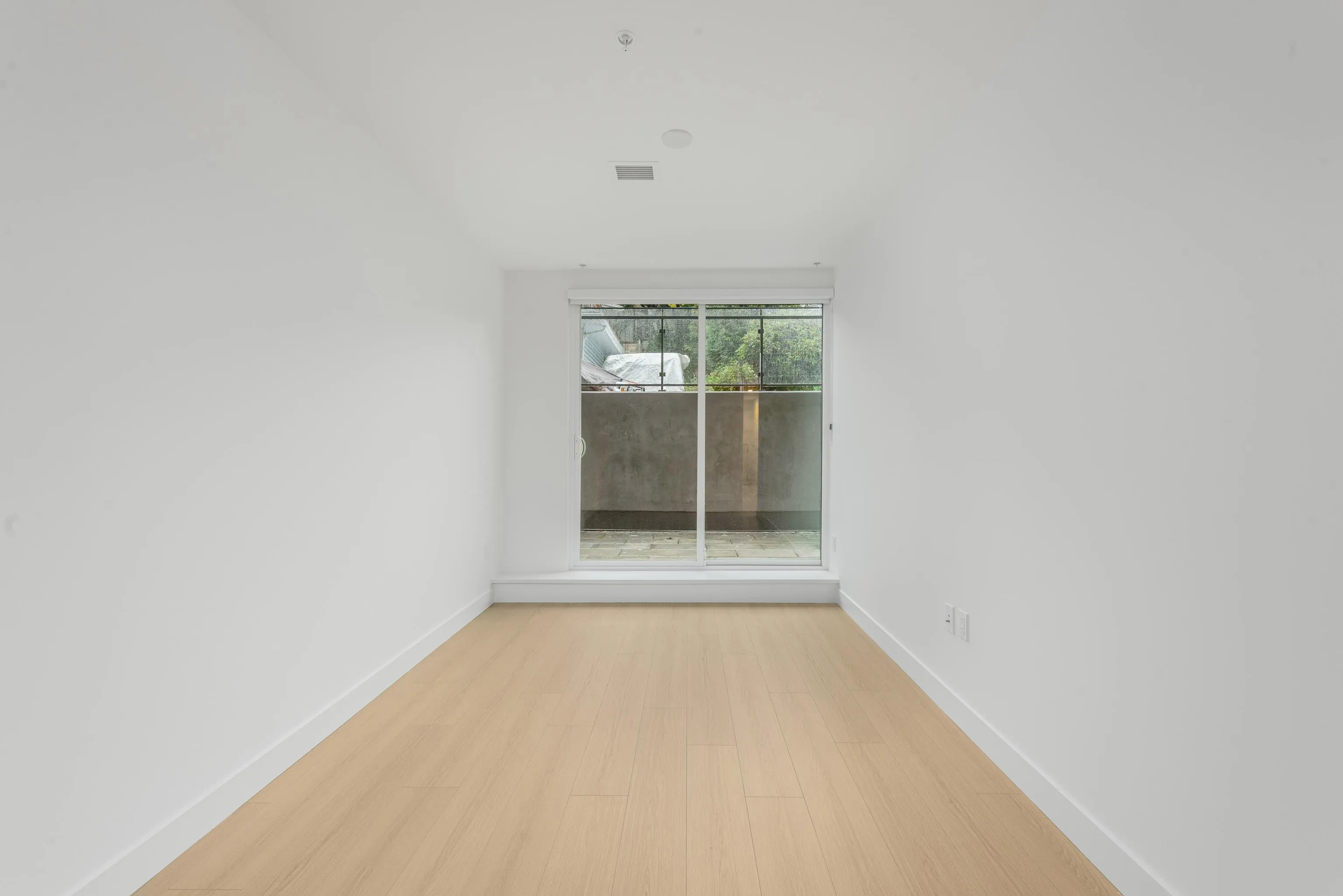 117 422 E 3rd Street