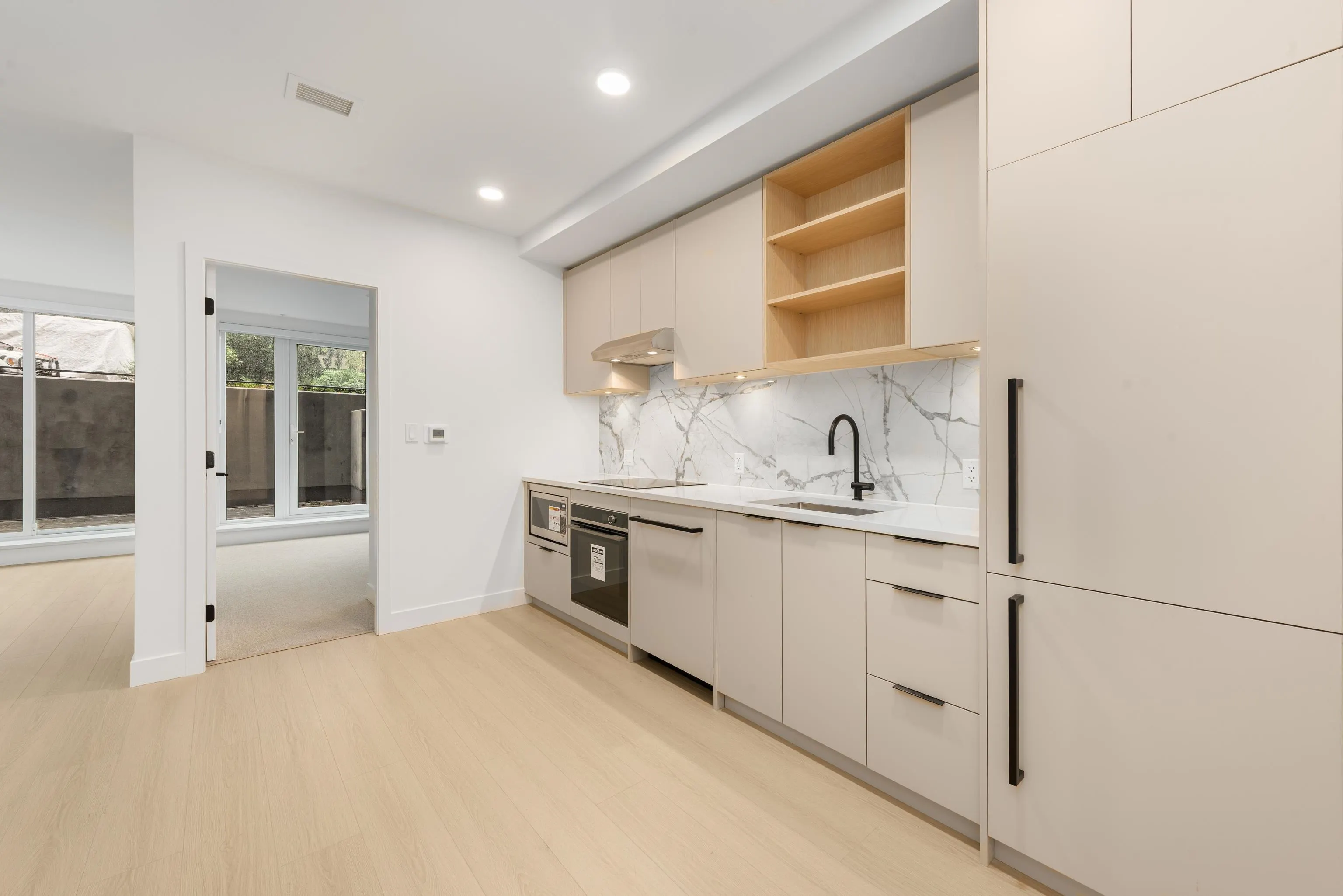 117 422 E 3rd Street