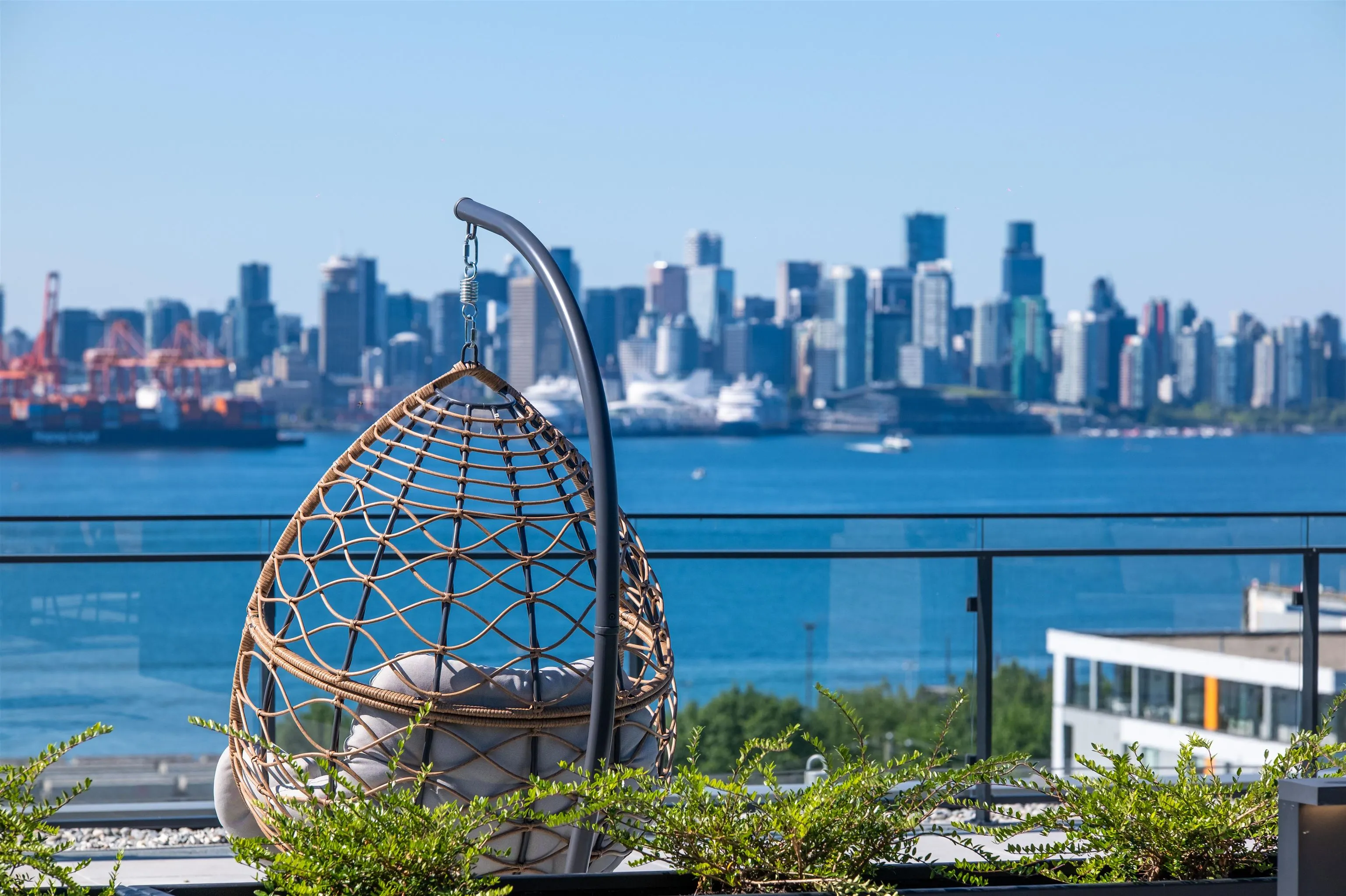 117 422 E 3rd Street