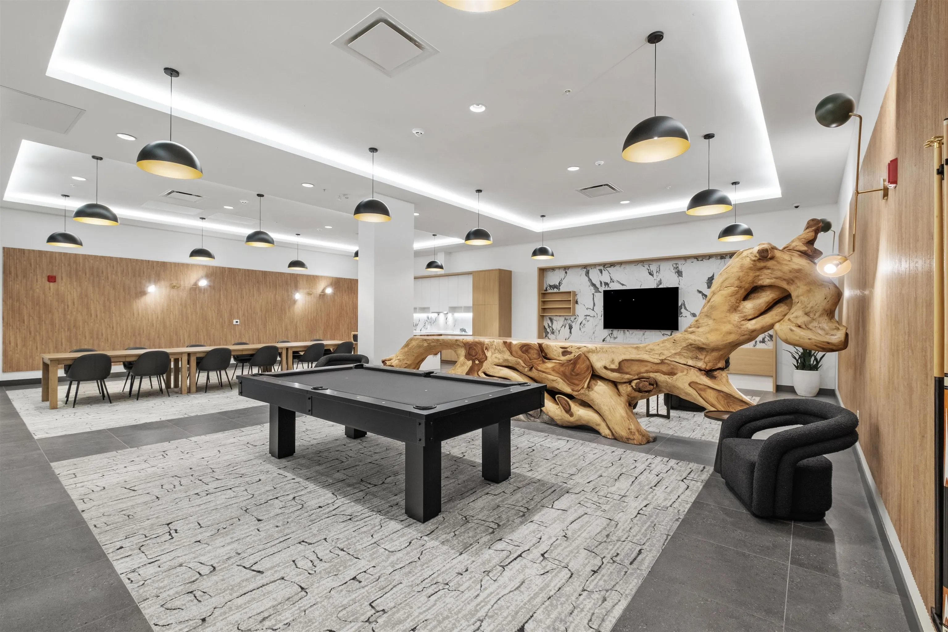 117 422 E 3rd Street