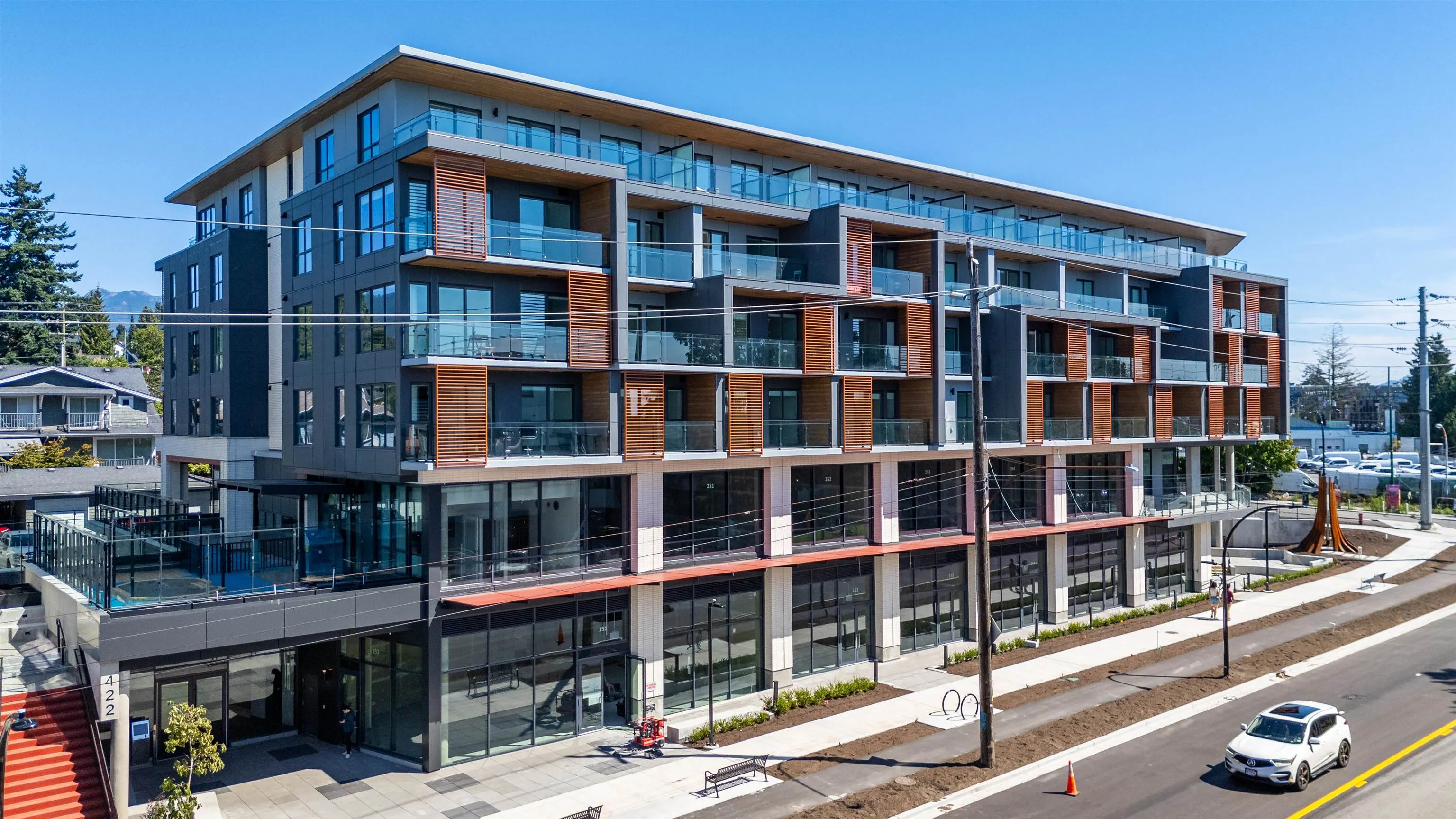 117 422 E 3rd Street