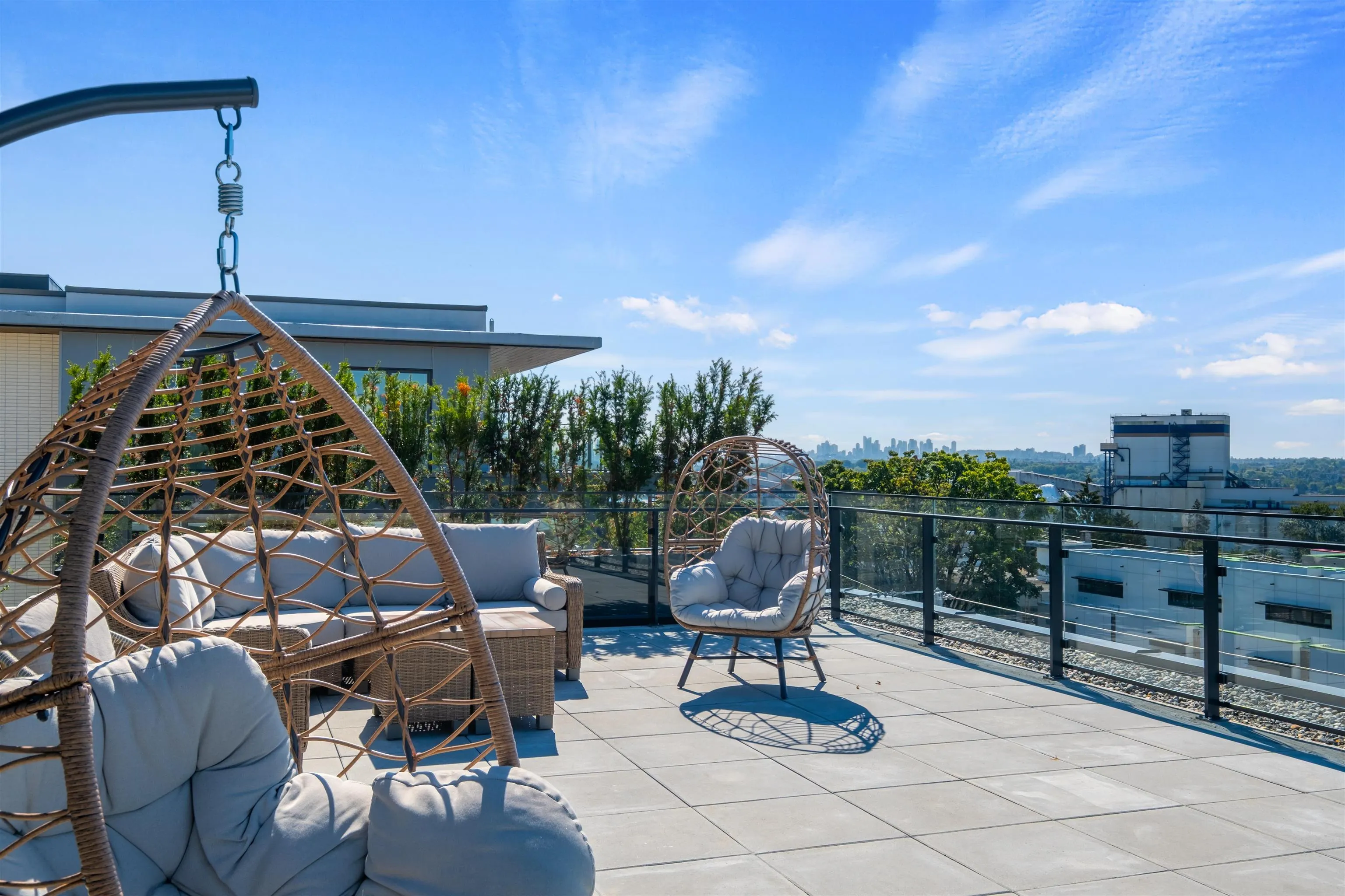 117 422 E 3rd Street