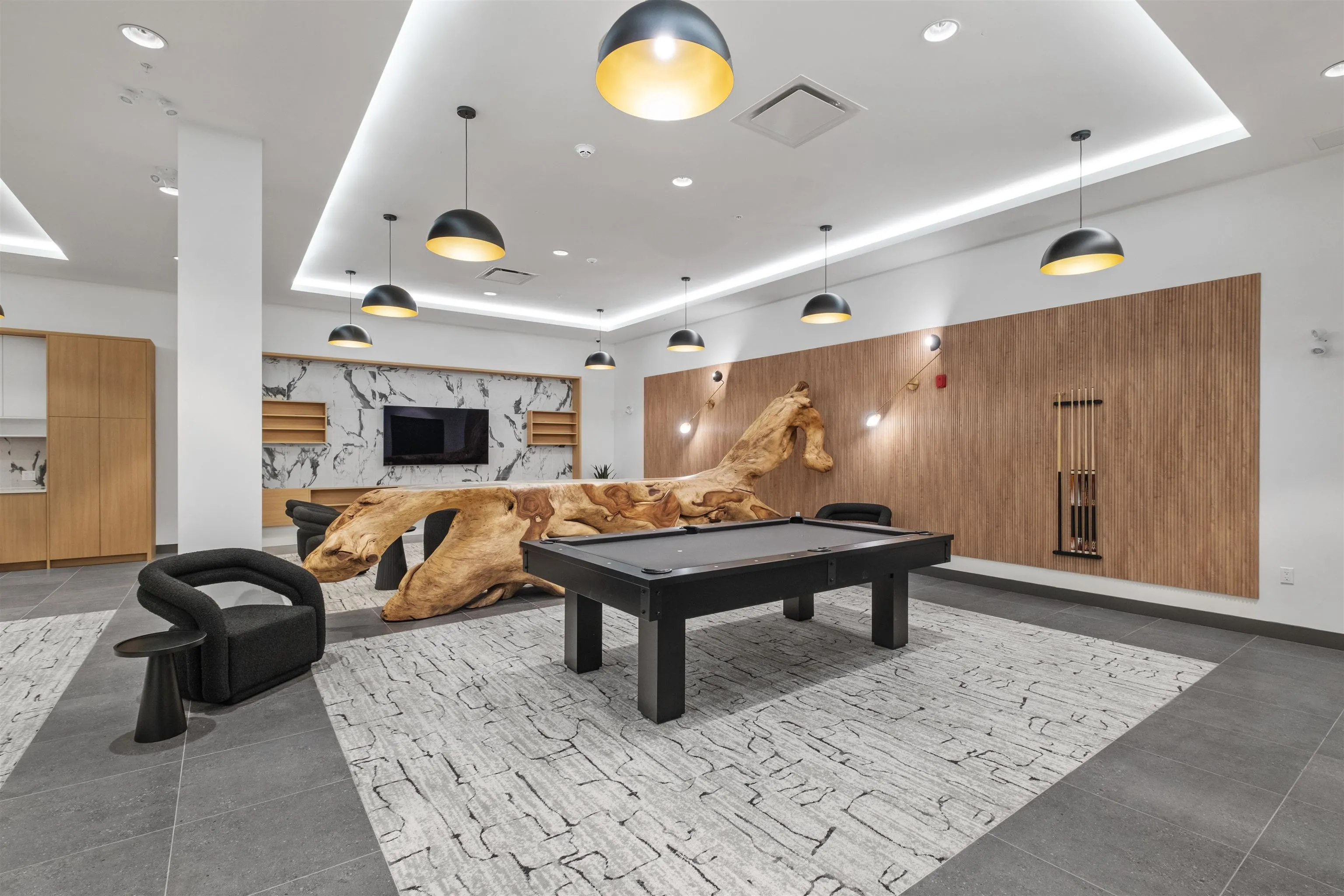 117 422 E 3rd Street