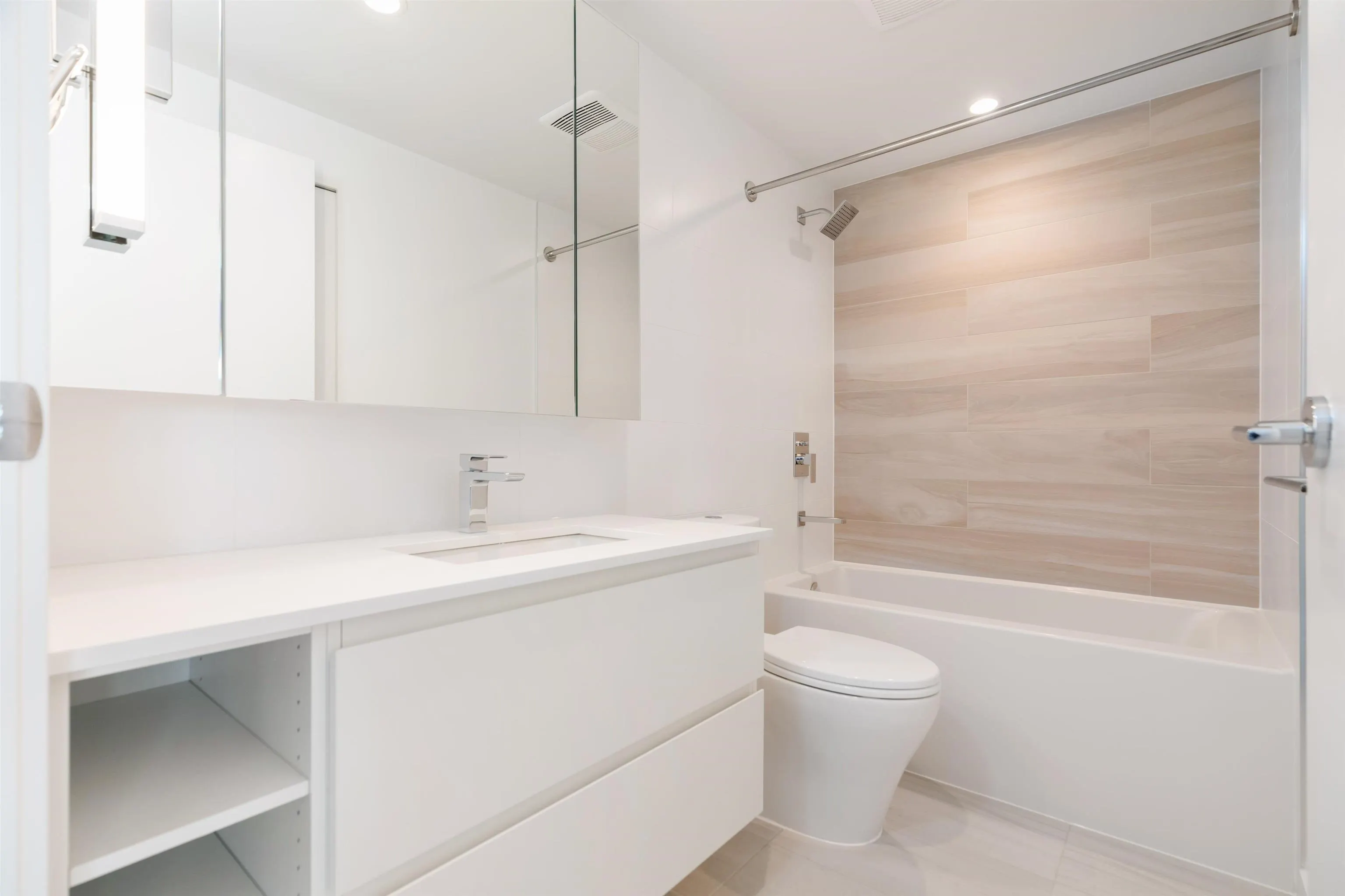 2301 13615 Fraser Highway