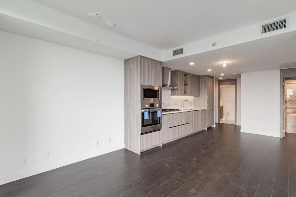 2409 4880 Lougheed Highway