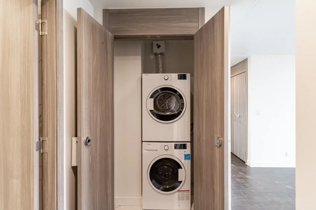 2409 4880 Lougheed Highway