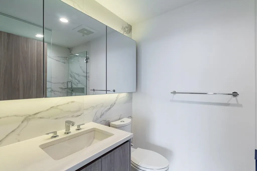 2409 4880 Lougheed Highway