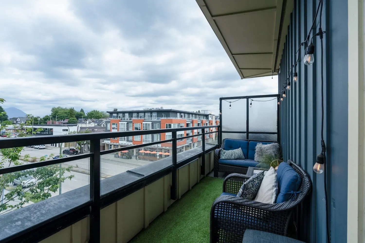 PH1 688 E 17th Avenue