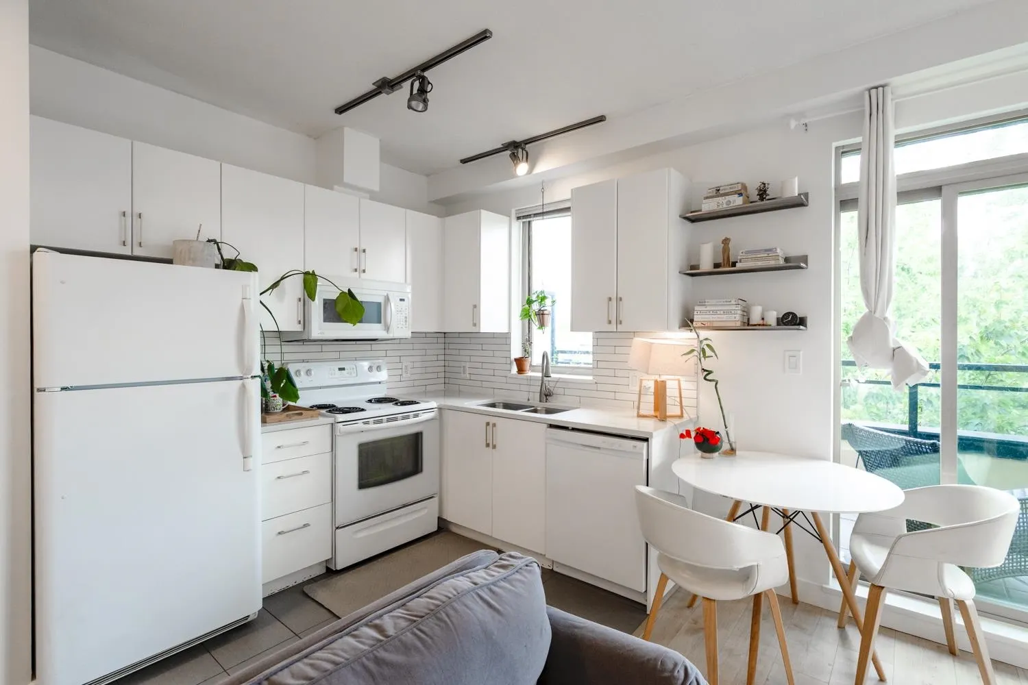 PH1 688 E 17th Avenue