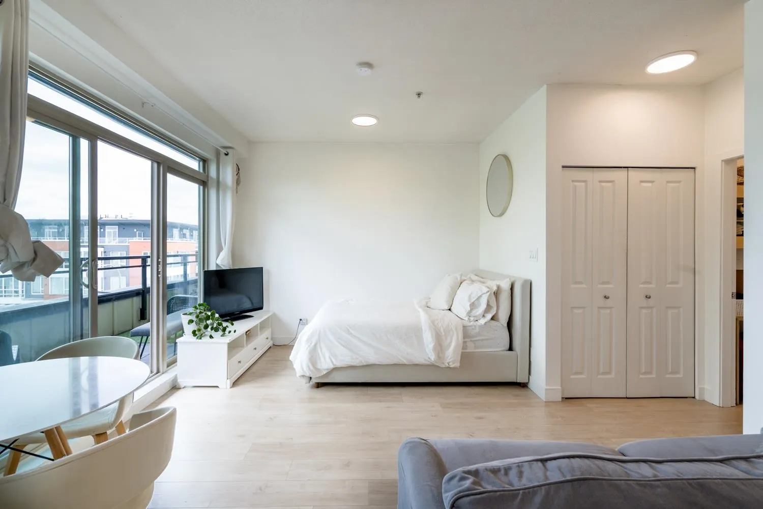 PH1 688 E 17th Avenue