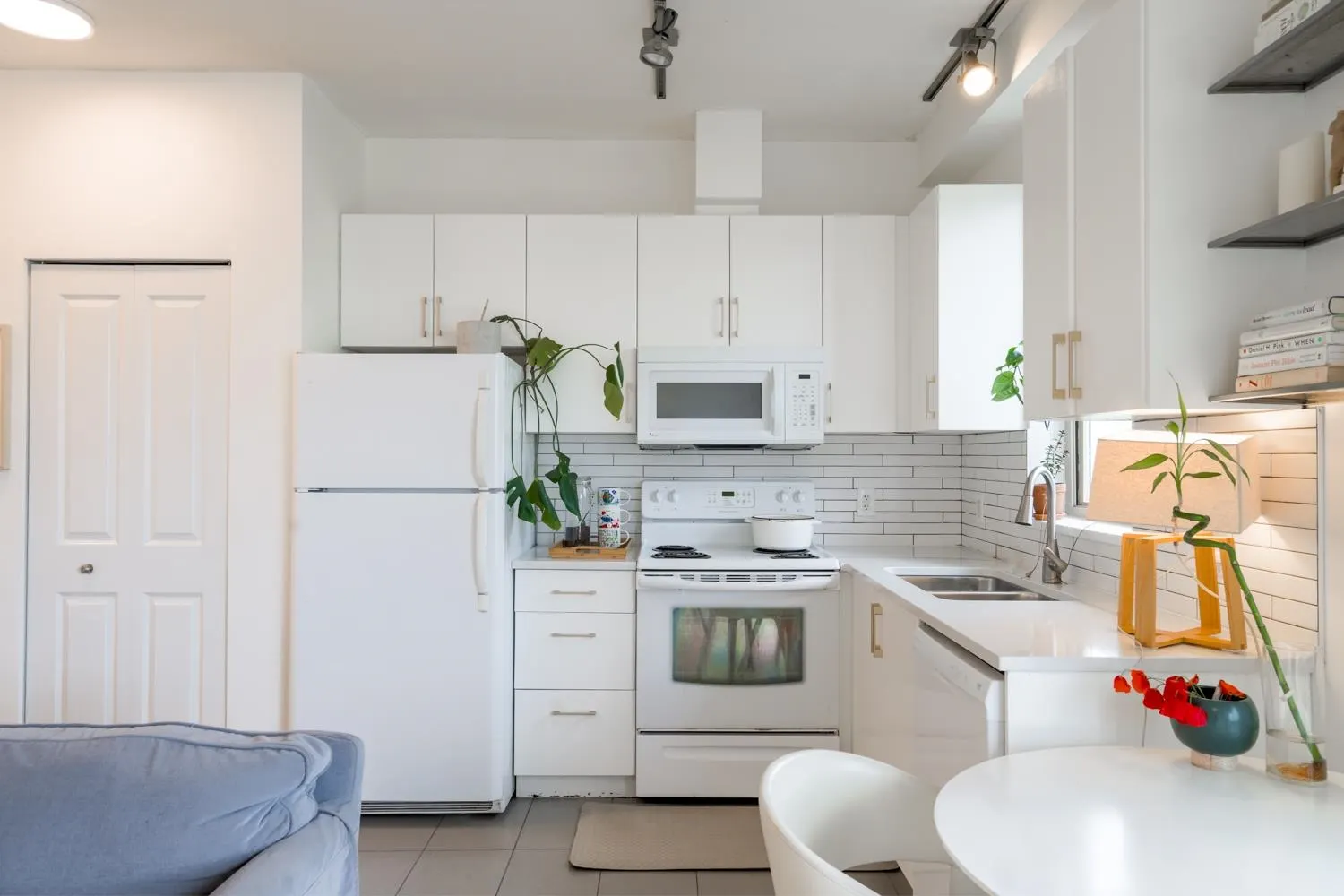 PH1 688 E 17th Avenue