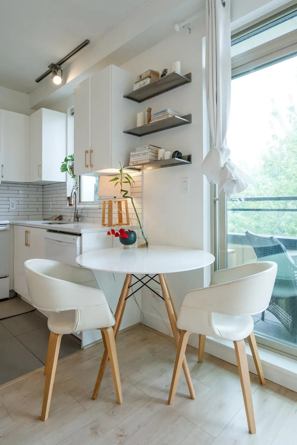 PH1 688 E 17th Avenue