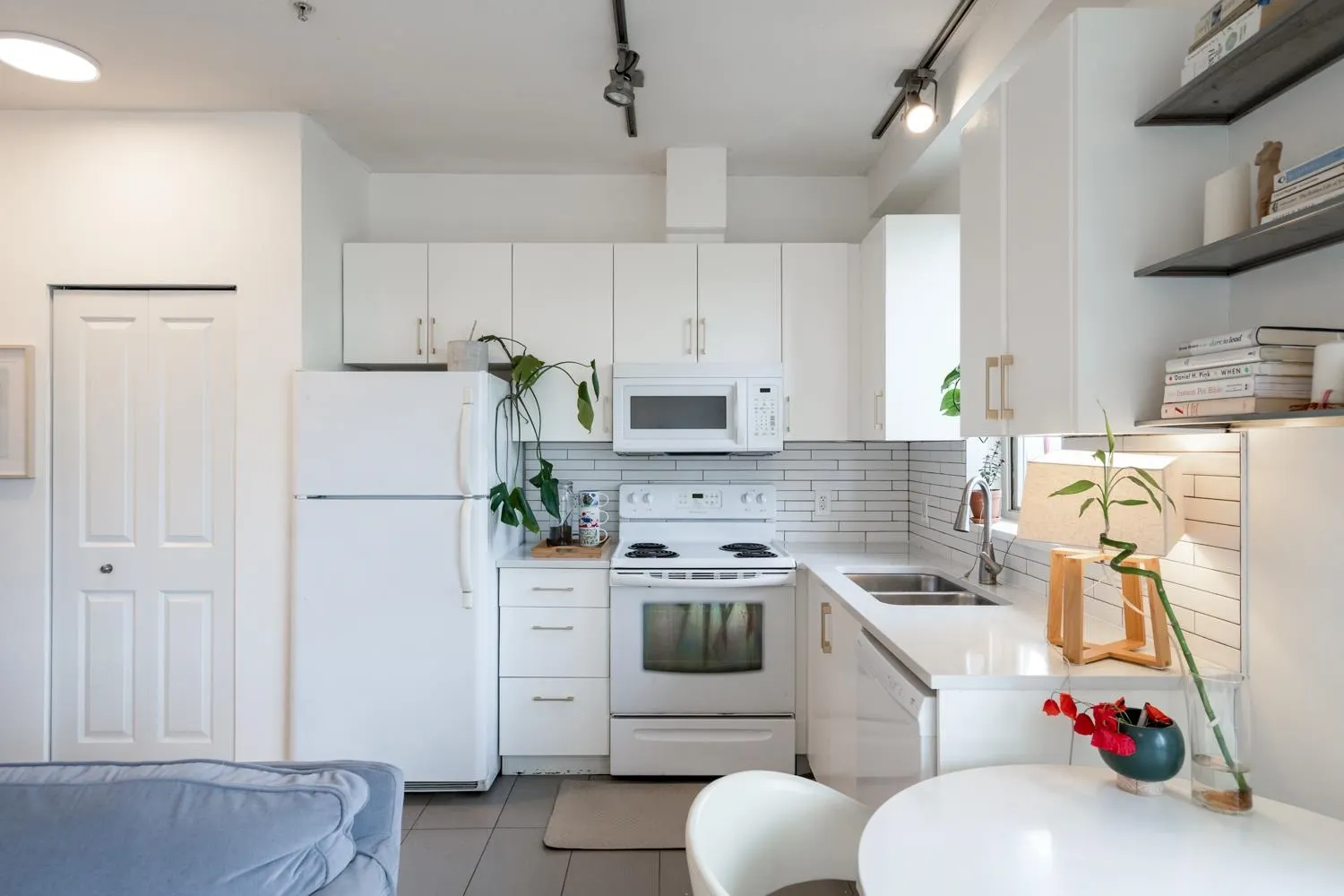 PH1 688 E 17th Avenue