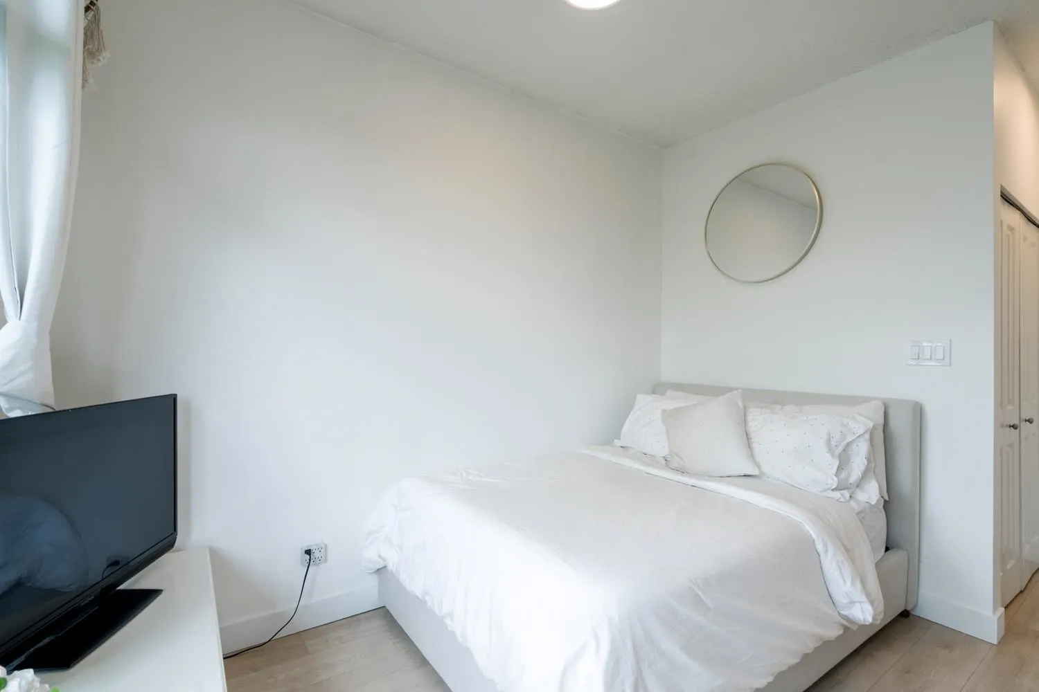 PH1 688 E 17th Avenue