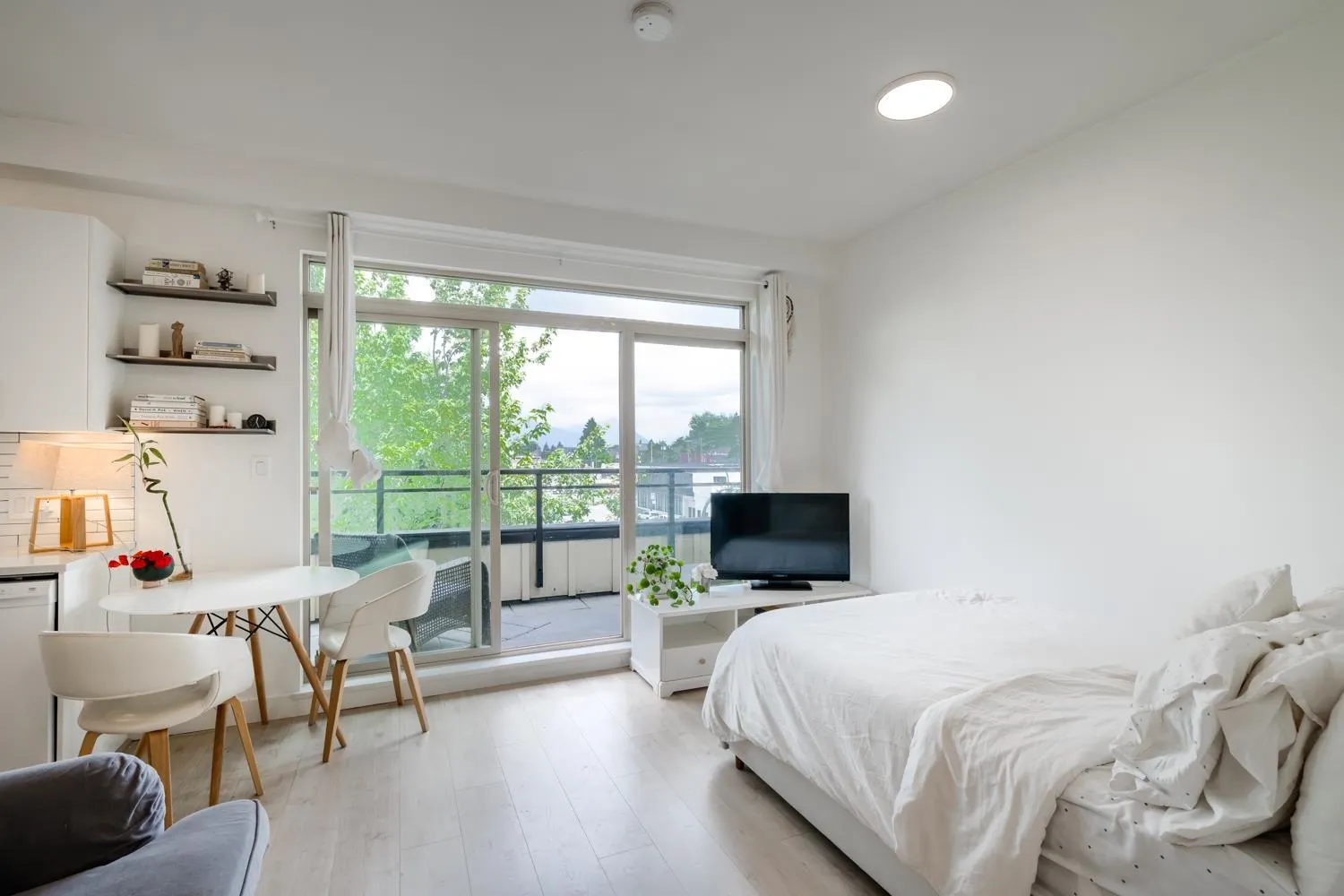 PH1 688 E 17th Avenue