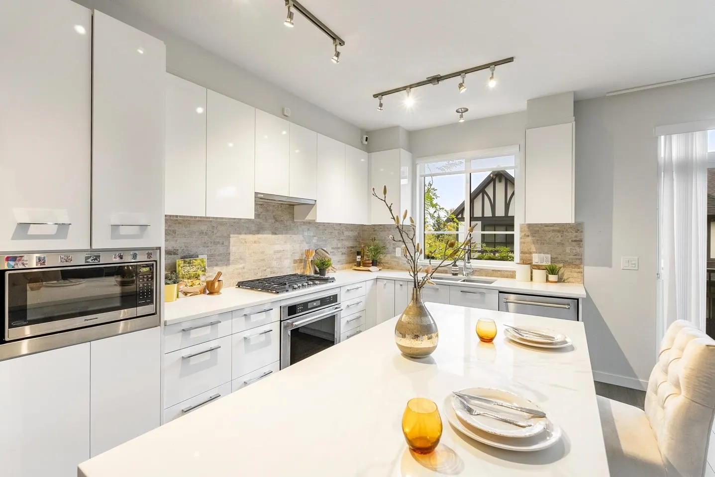 153 3500 Burke Village Promenade