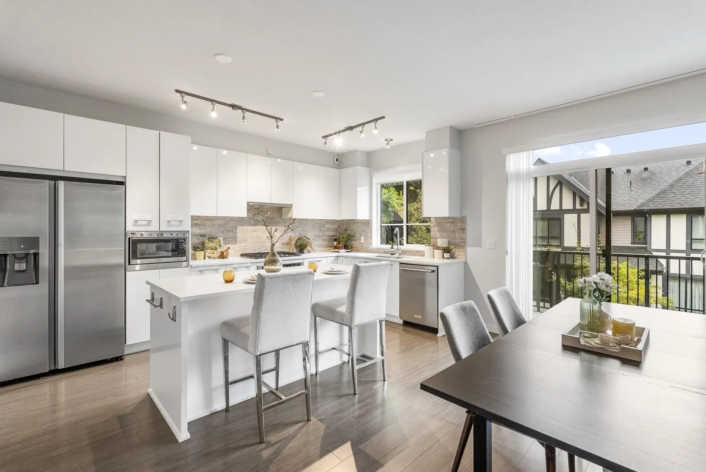 153 3500 Burke Village Promenade