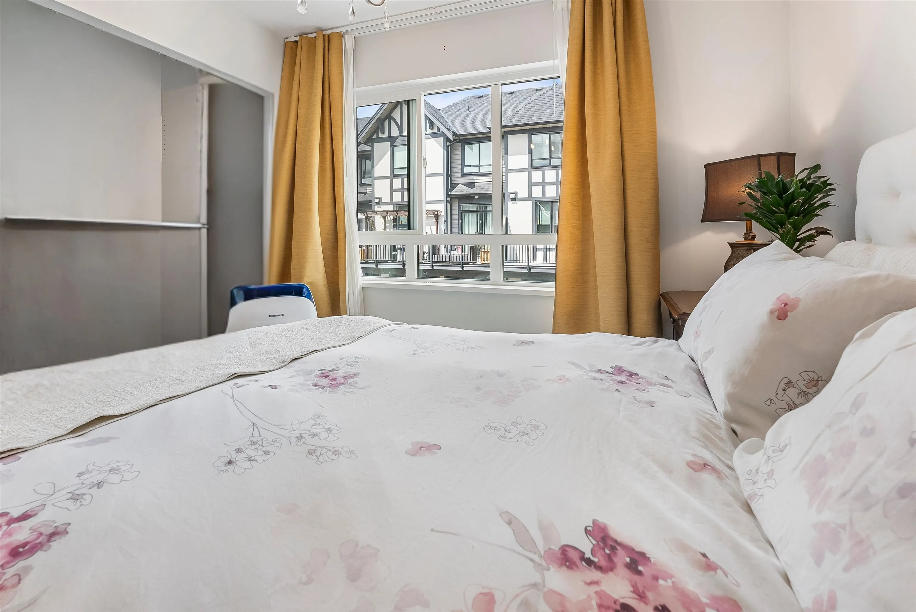 153 3500 Burke Village Promenade