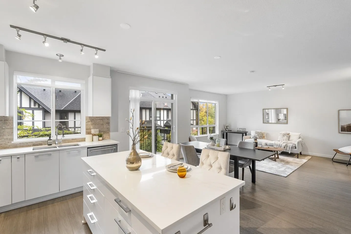 153 3500 Burke Village Promenade