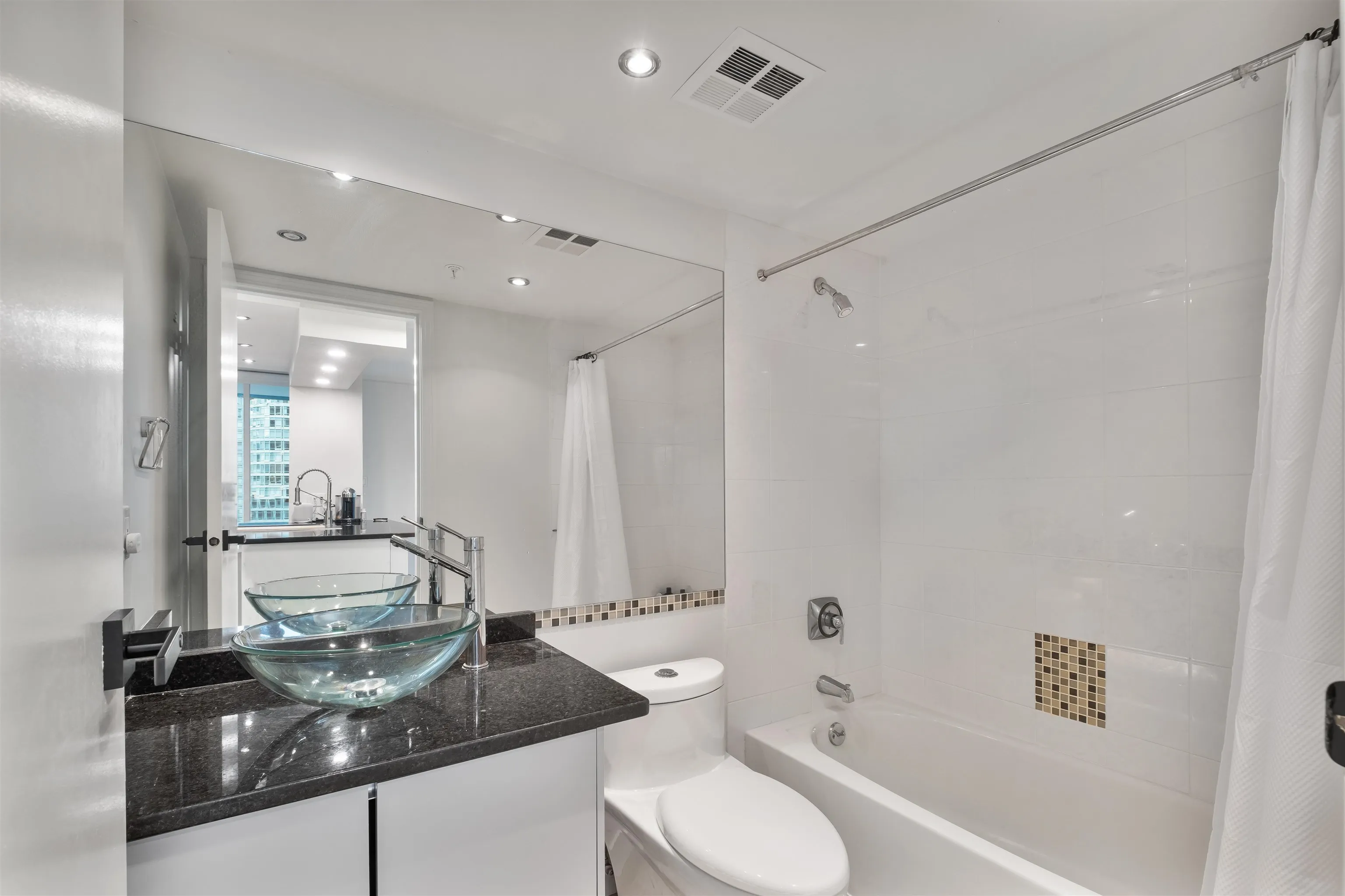 2206 1238 Melville Avenue