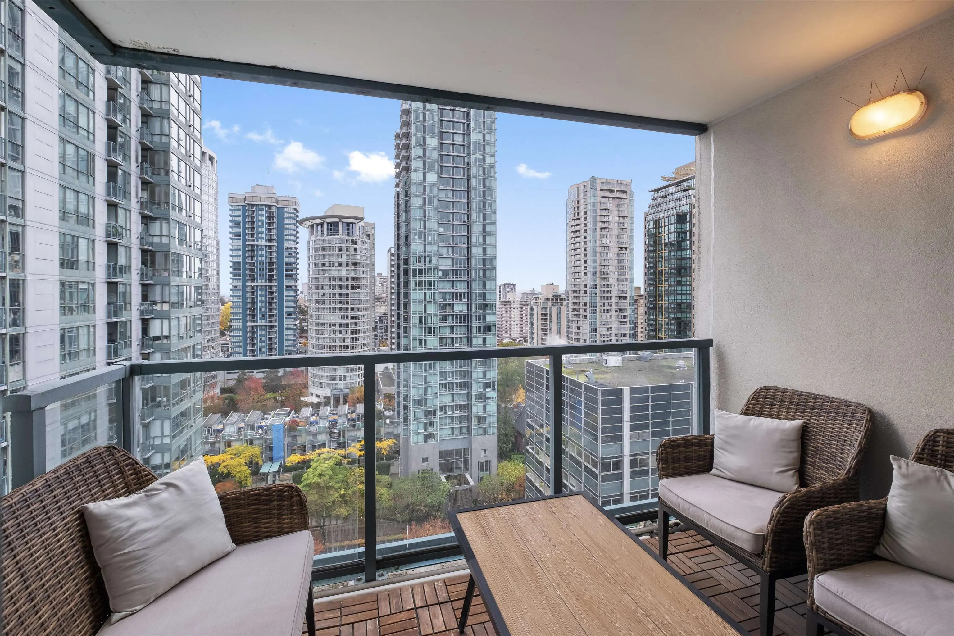 2206 1238 Melville Avenue