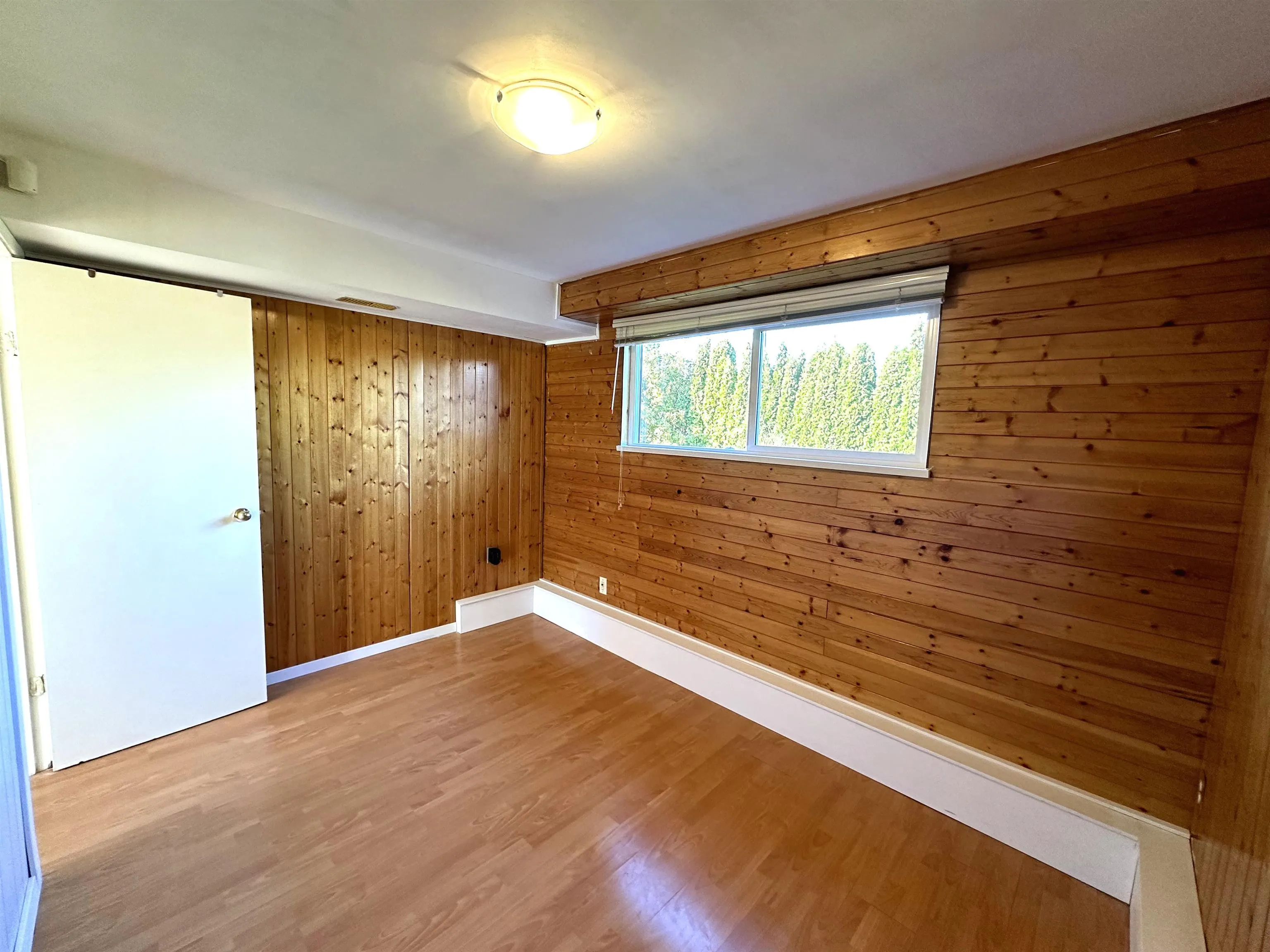 9511 Pinewell Crescent