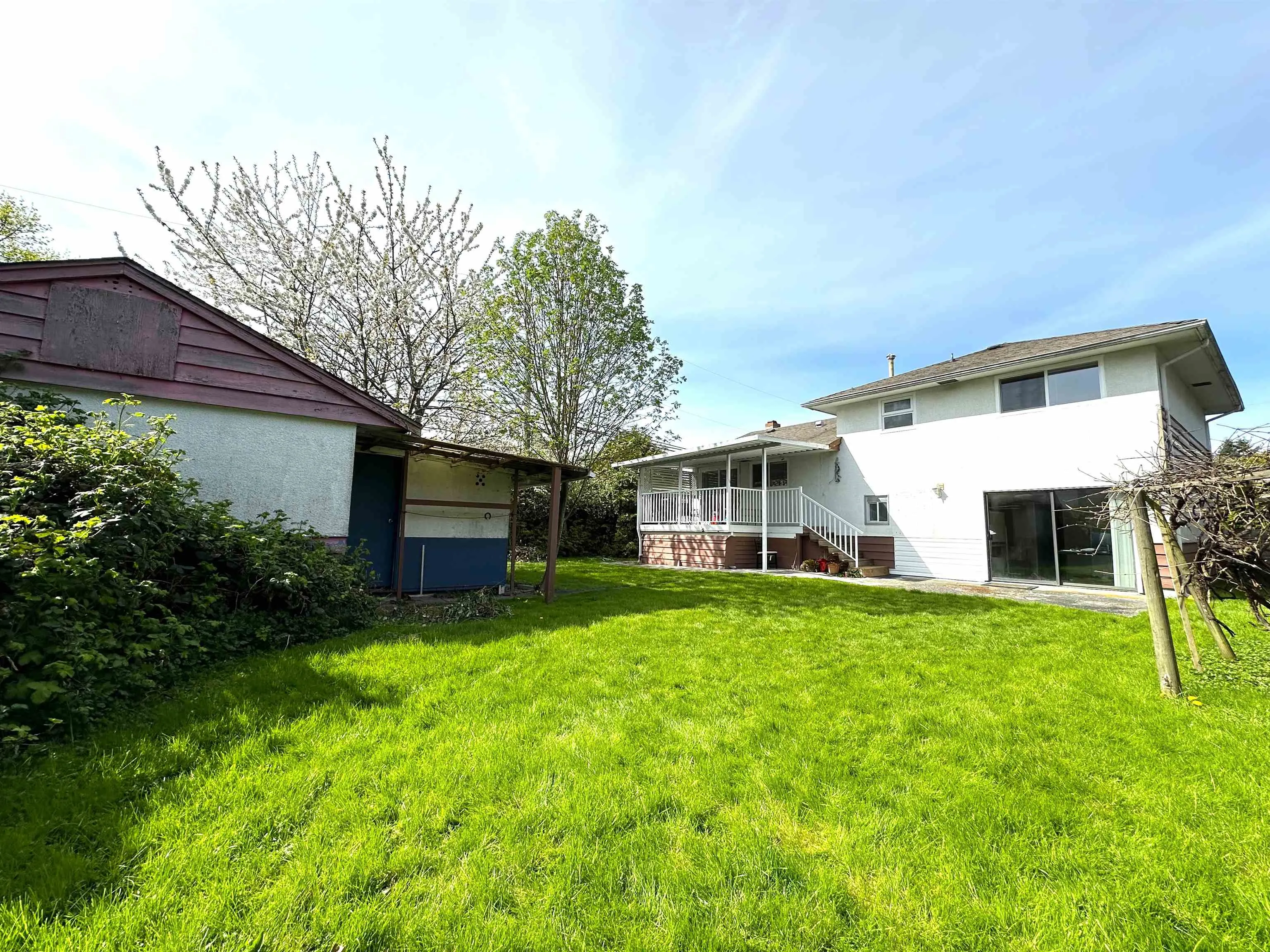 9511 Pinewell Crescent