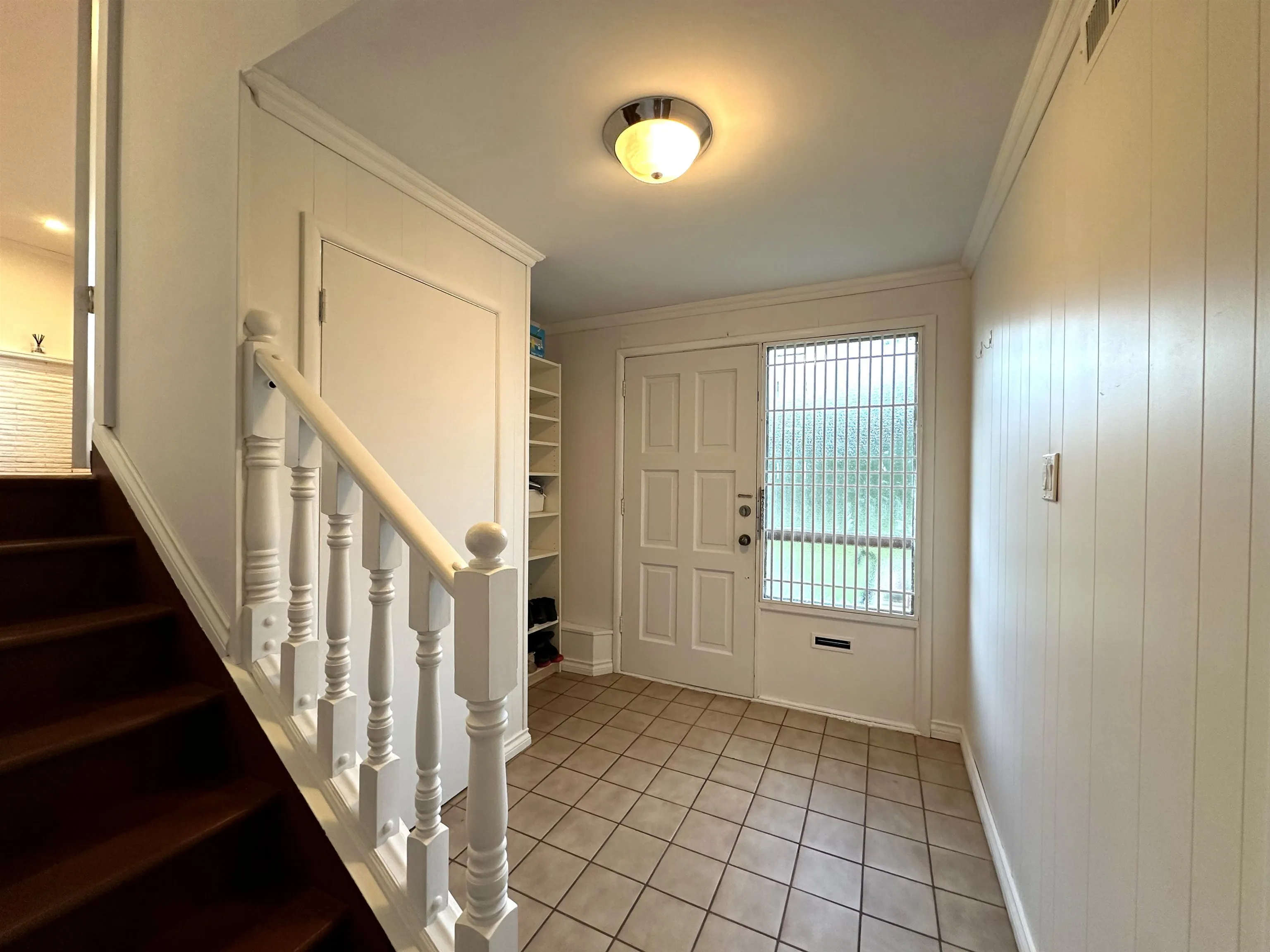 9511 Pinewell Crescent