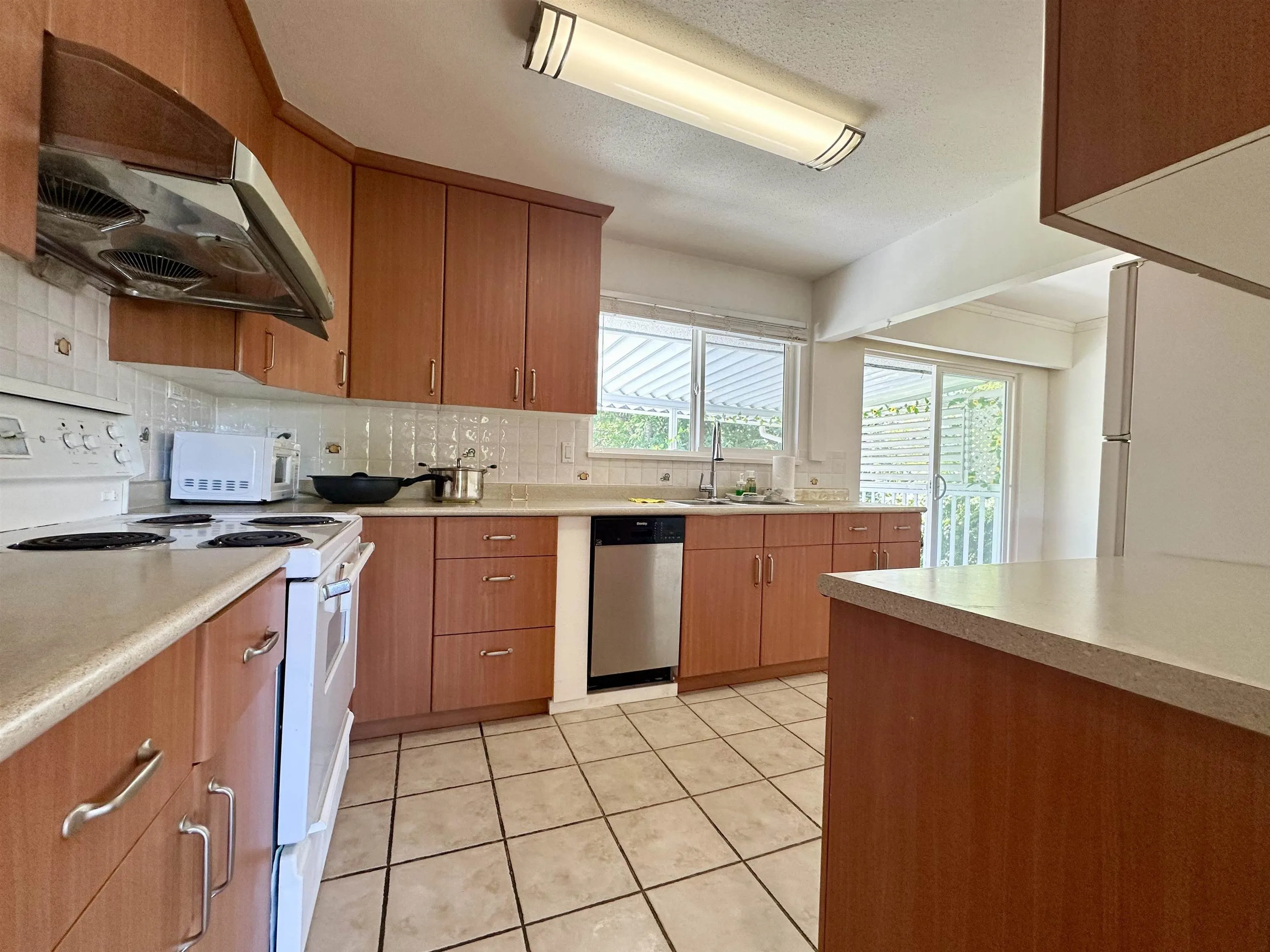 9511 Pinewell Crescent