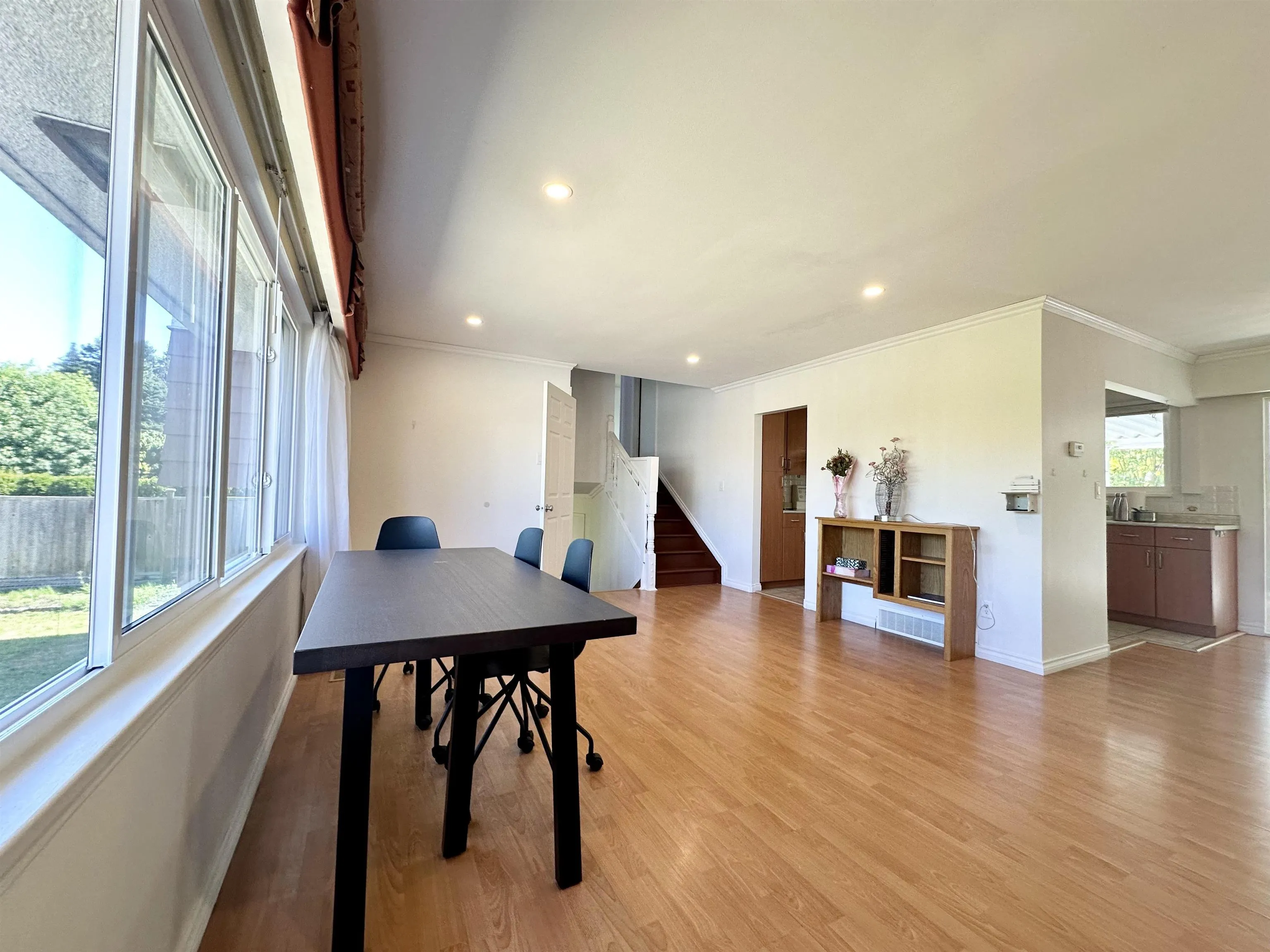 9511 Pinewell Crescent