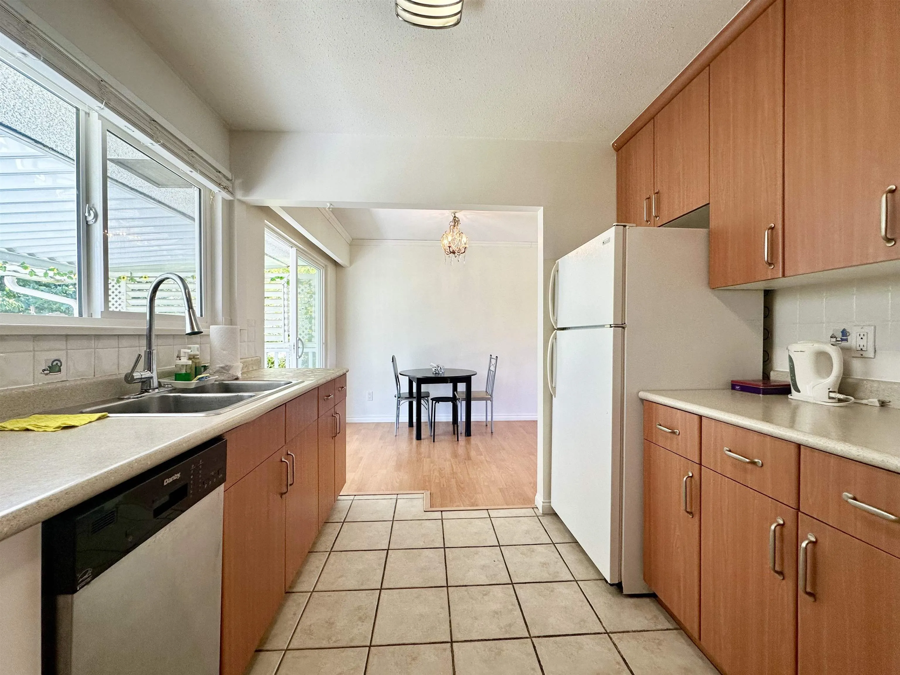 9511 Pinewell Crescent