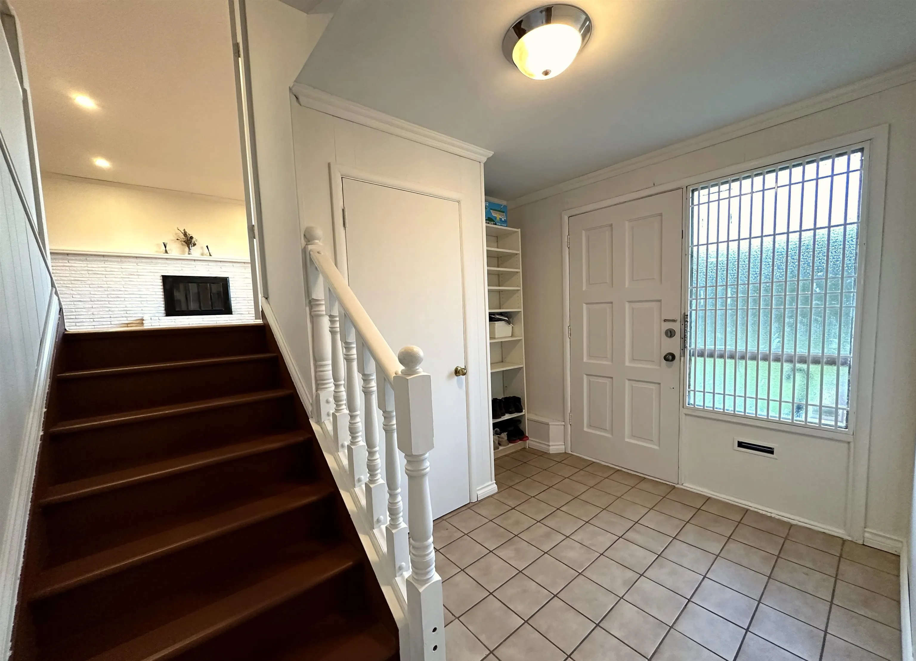 9511 Pinewell Crescent