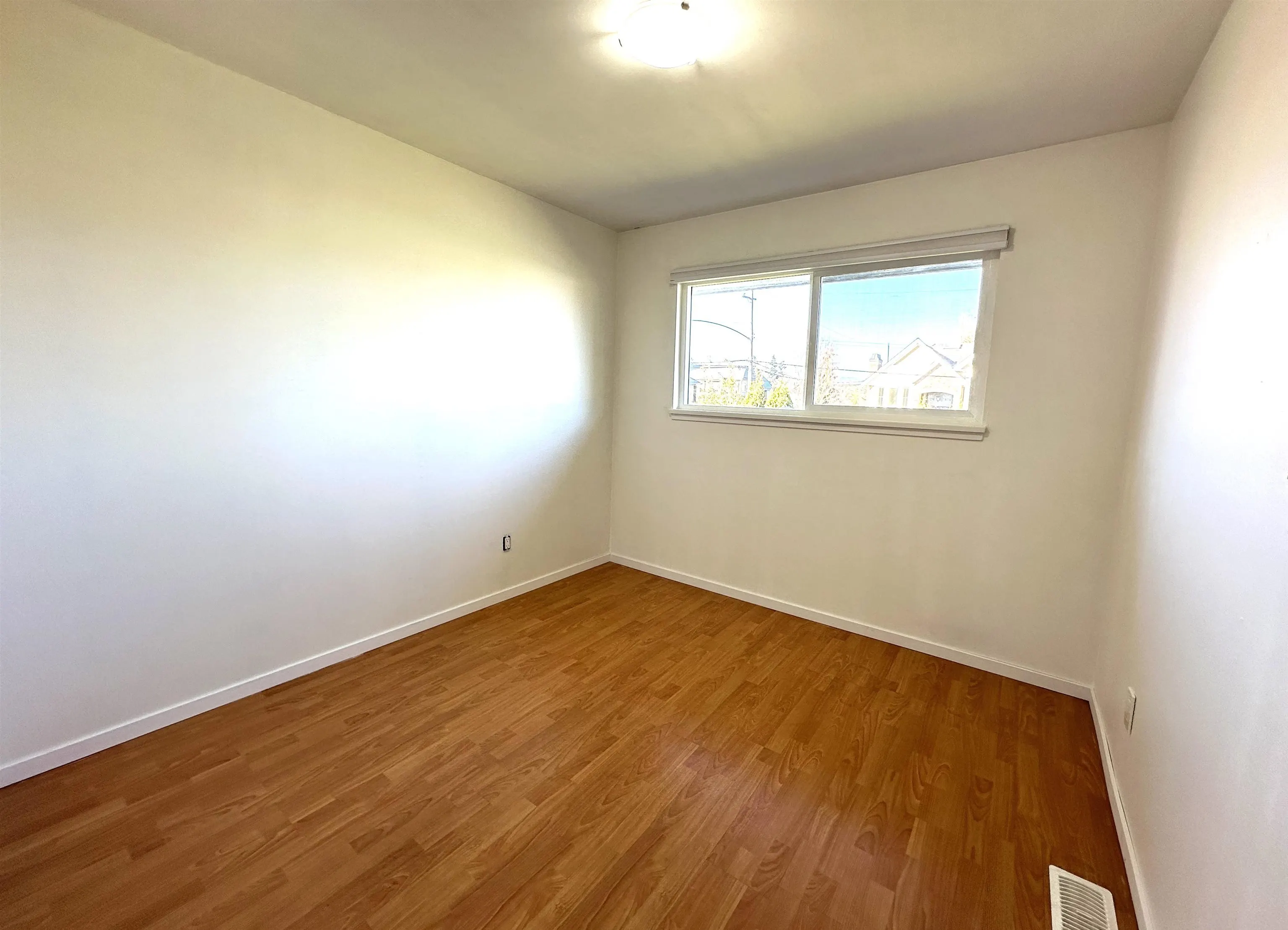 9511 Pinewell Crescent